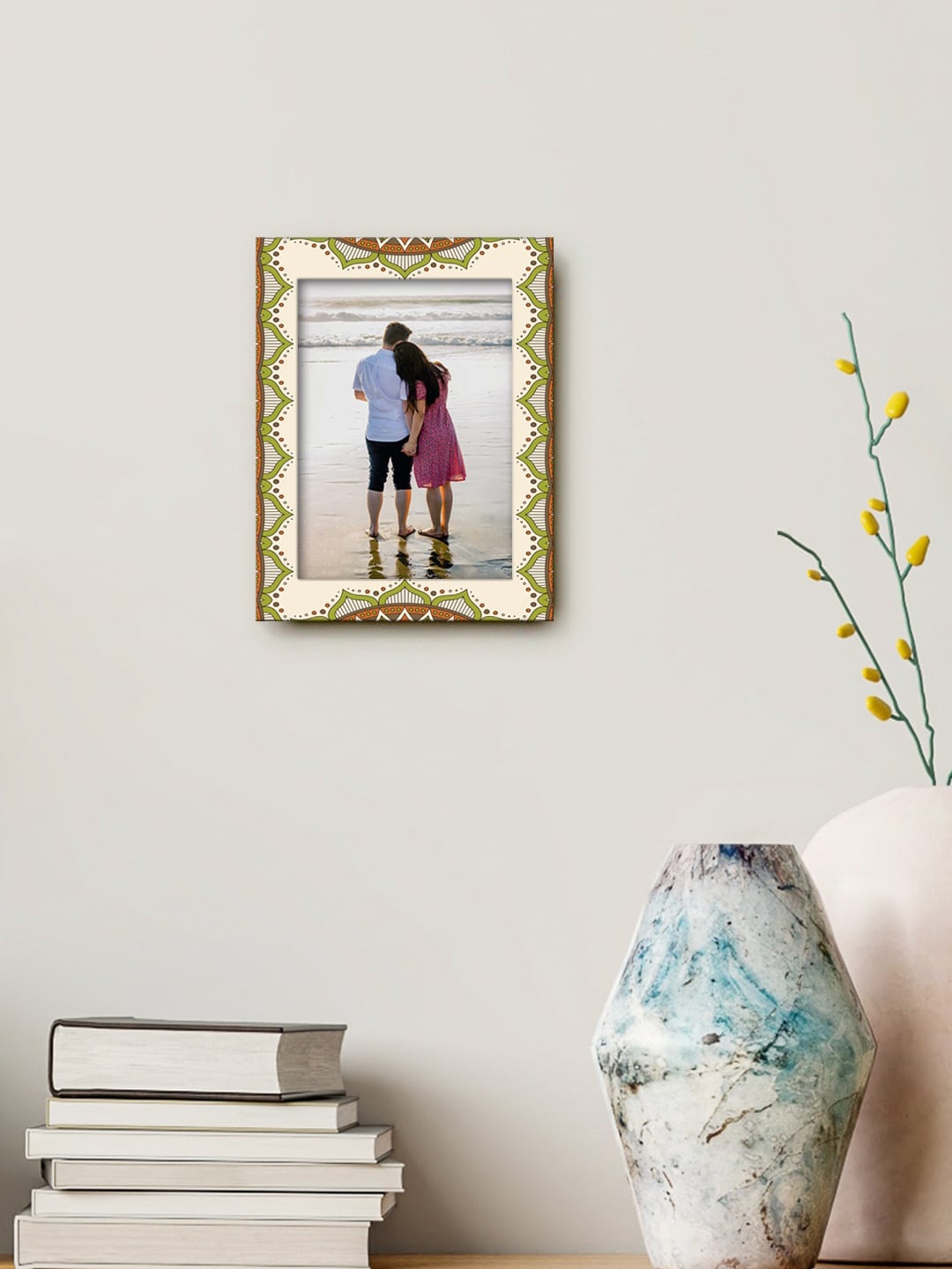 

999Store Cream-Coloured & Green Printed MDF Wall Photo Frame