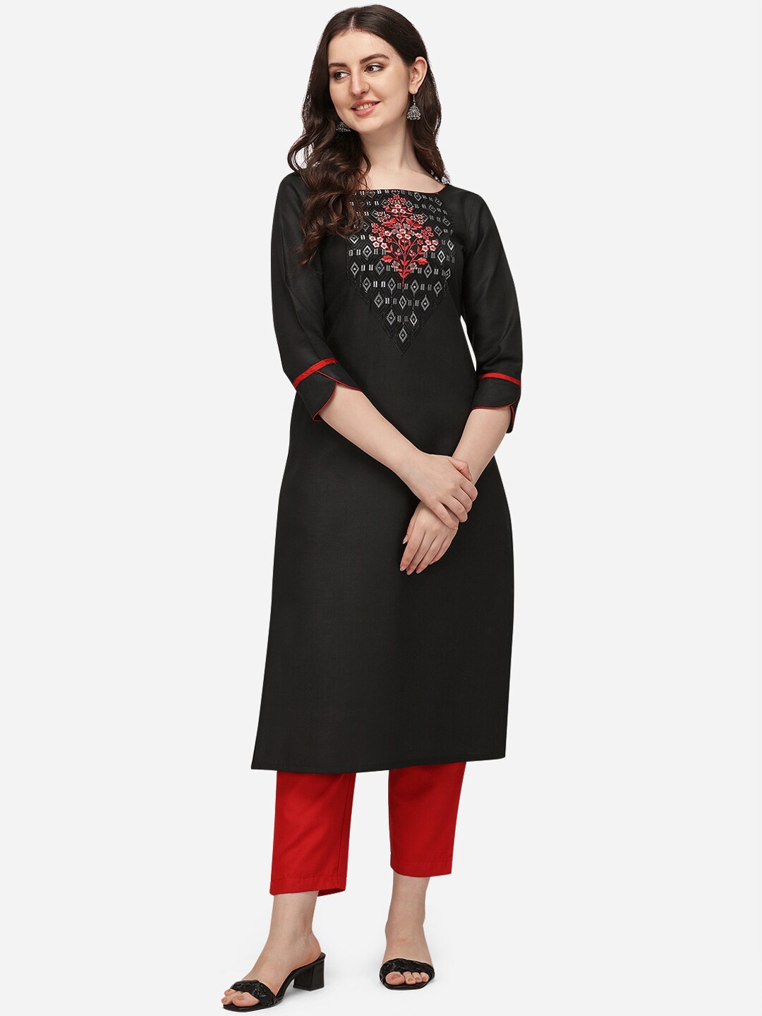 

SAADHVI Women Black Geometric Printed Thread Work Kurta