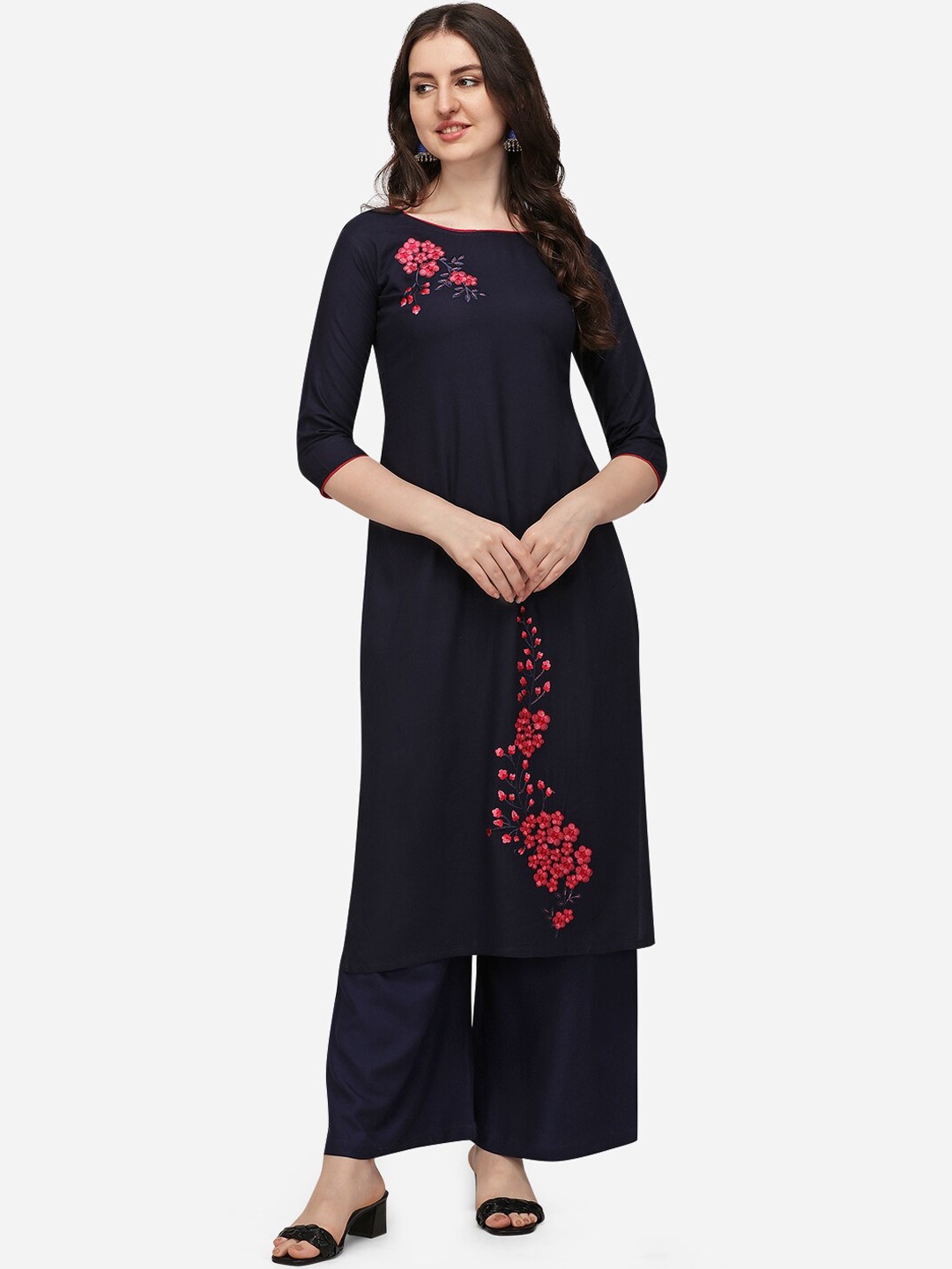

SAADHVI Women Navy Blue & Red Floral Printed Straight Kurta