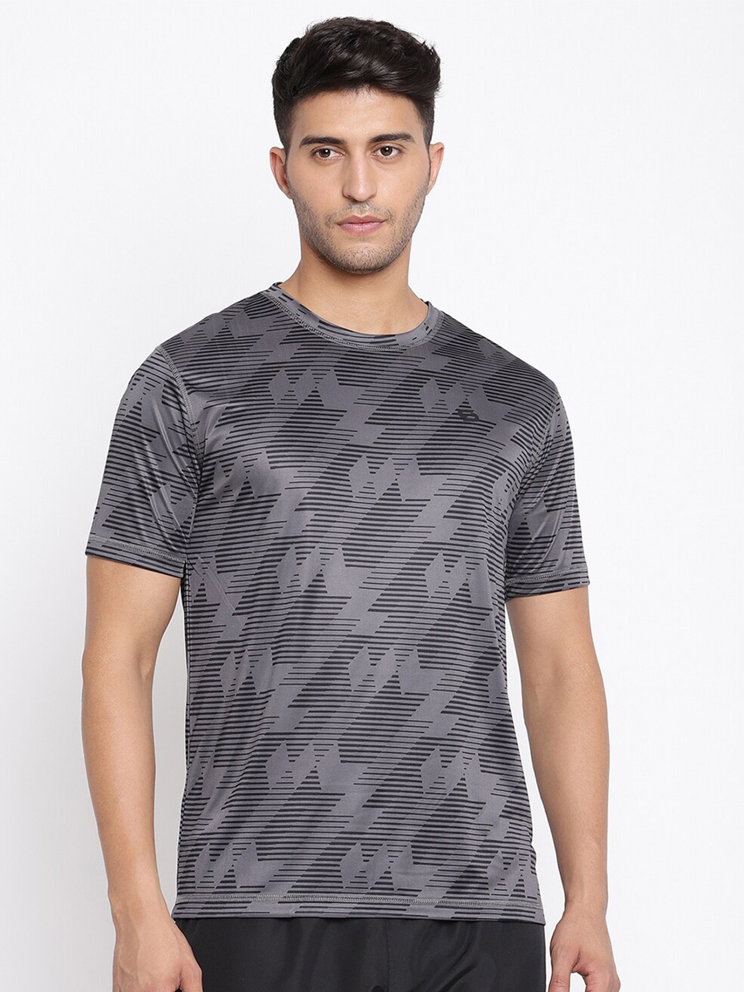 

Spolei Men Grey Geometric Printed Slim Fit T-shirt