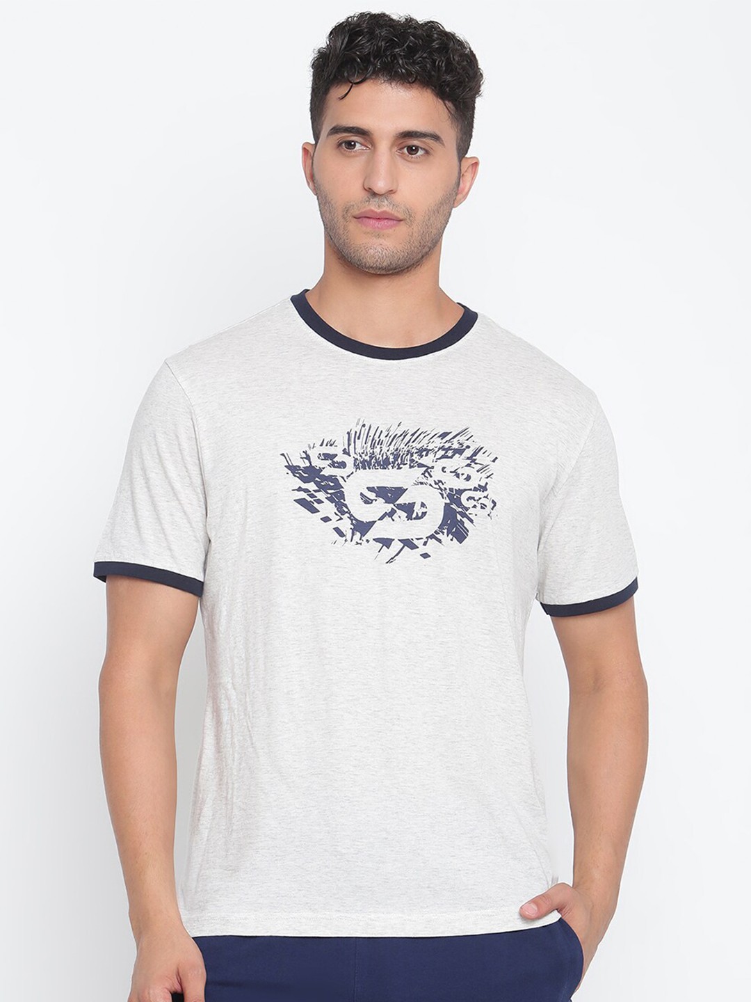 

Spolei Men White & Black Typography Printed Slim Fit T-shirt