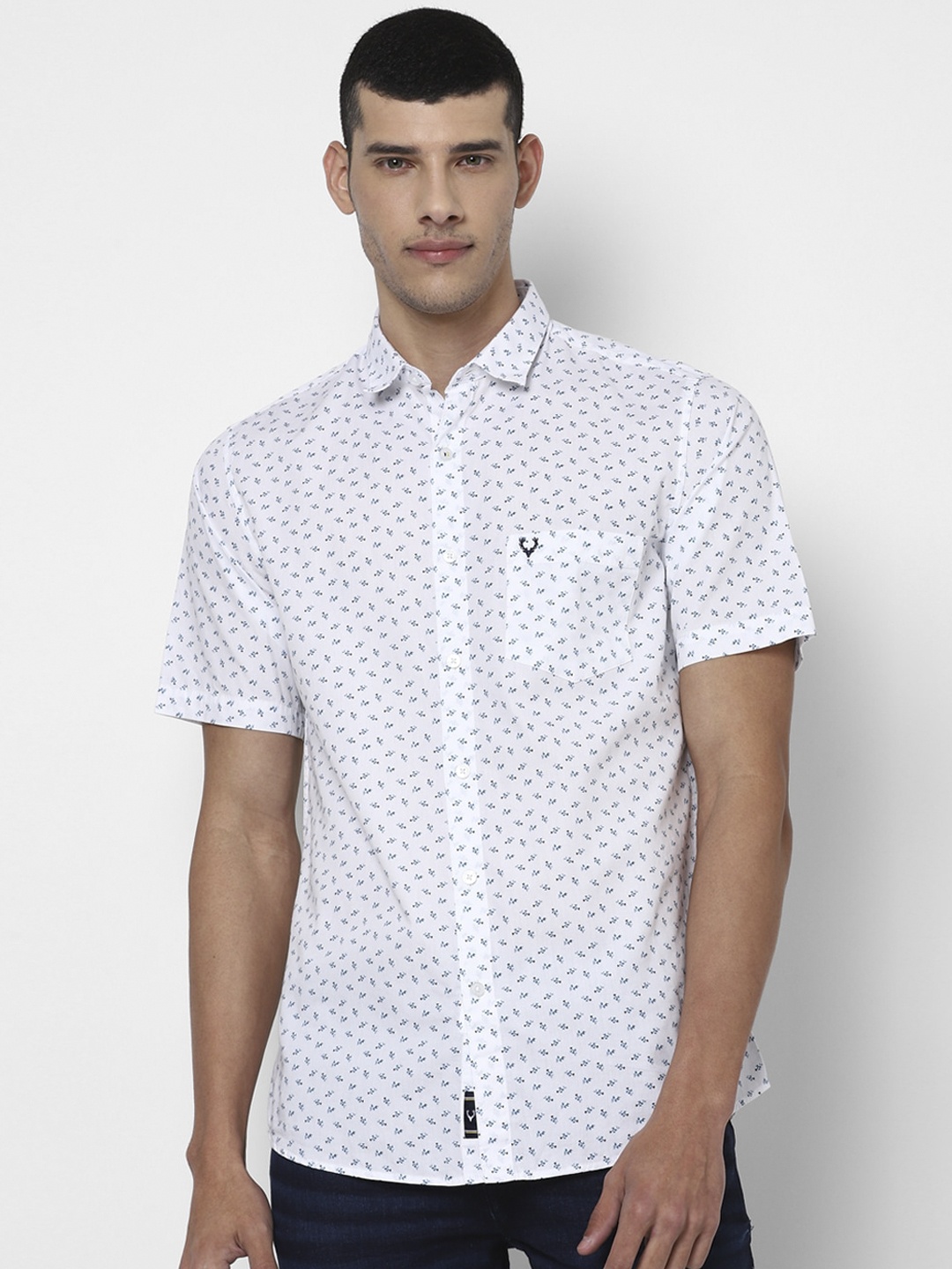 

Allen Solly Men White & Blue Floral Printed Slim Fit Casual Shirt