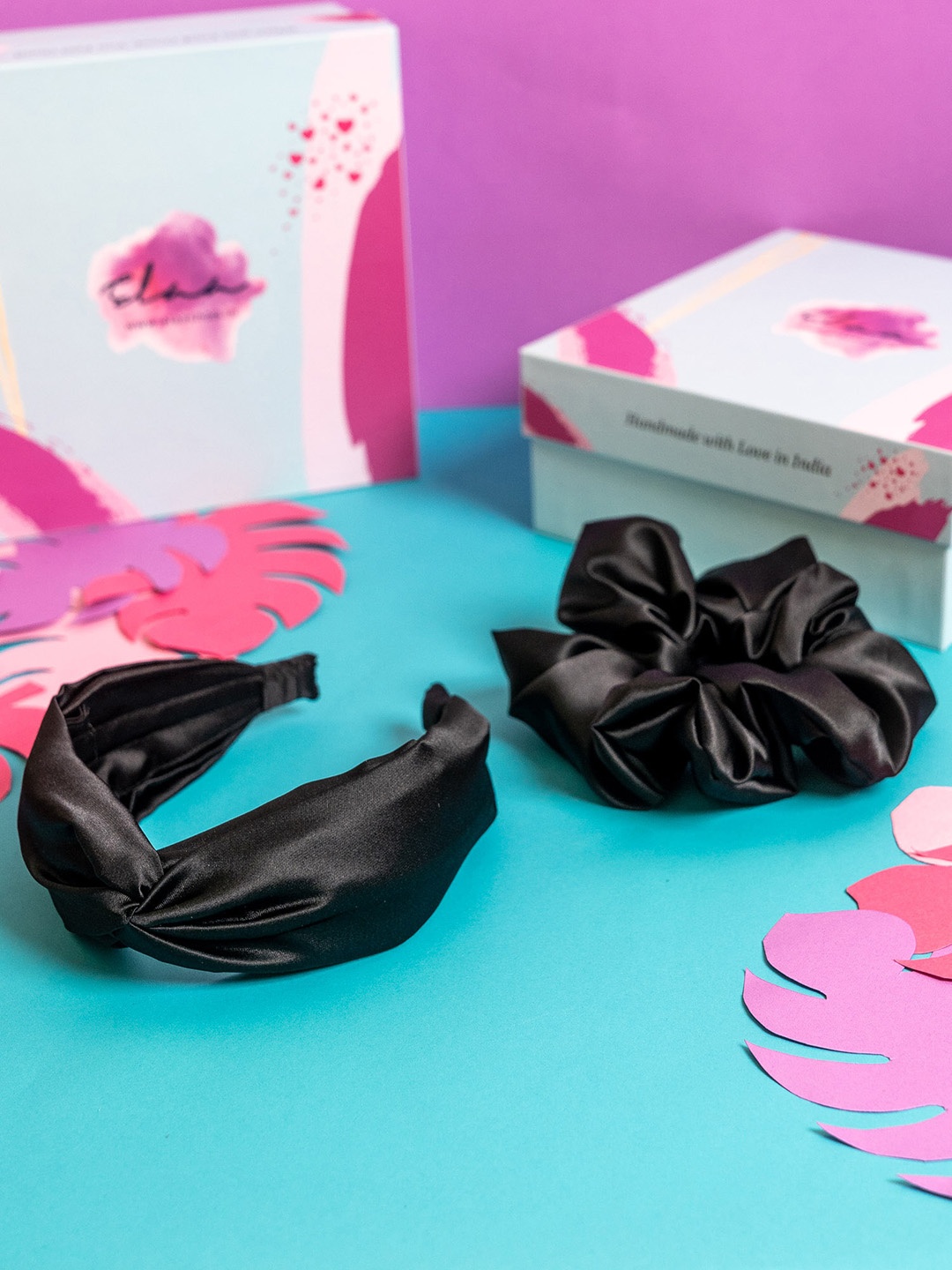 

Elaa Women Black Set of 2 Hairband & Scrunchie