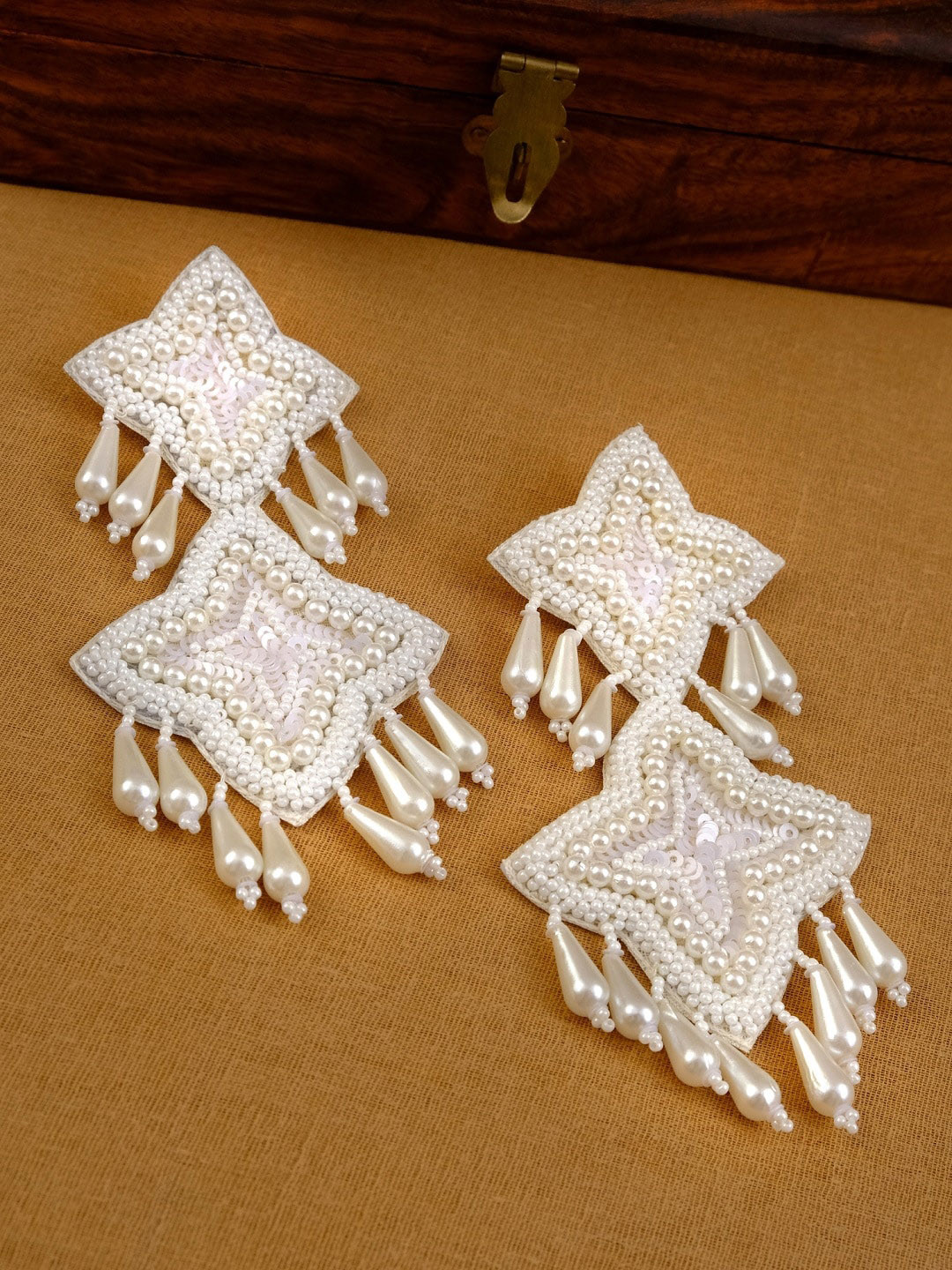 

Crunchy Fashion White Contemporary Studs Earrings