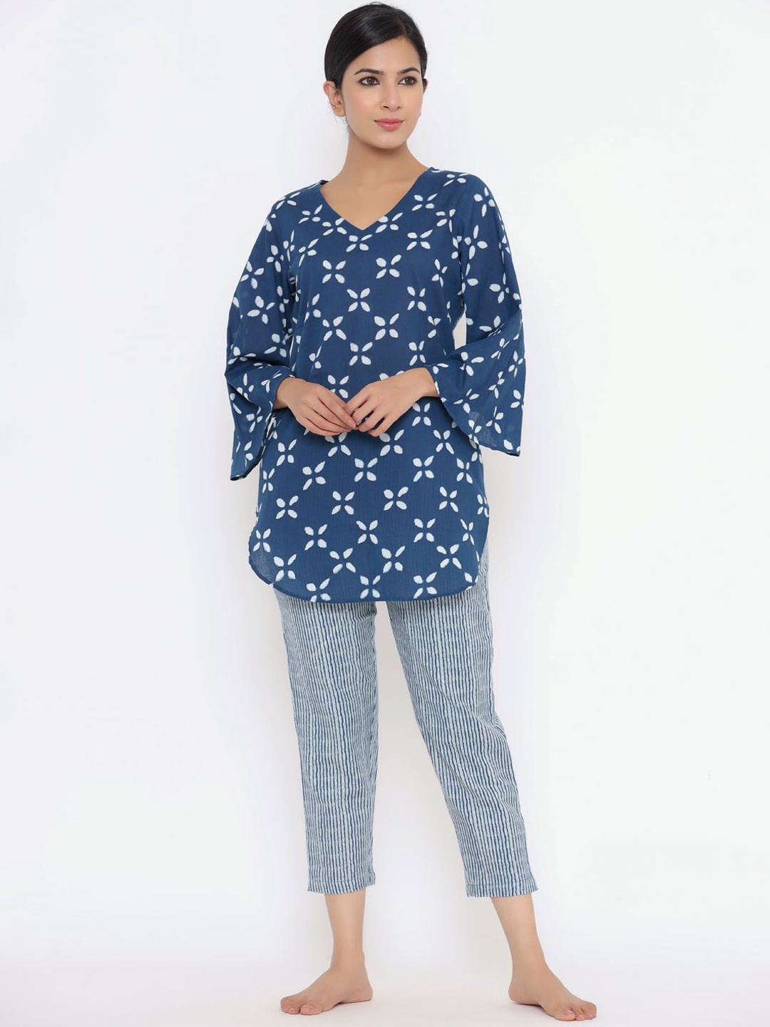 

Indian Virasat Women Blue & White Printed Pure Cotton Night suit