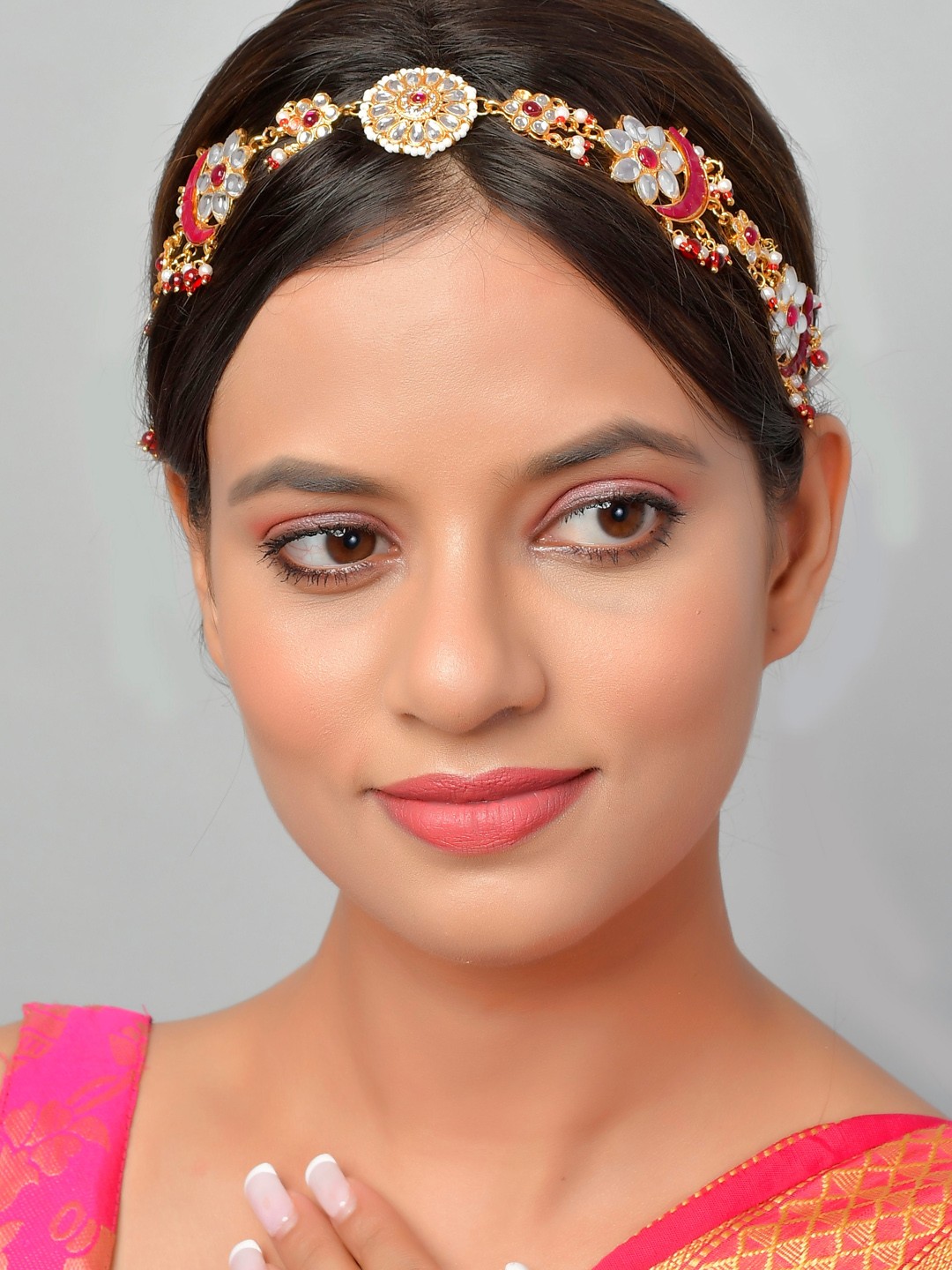 

Silvermerc Gold-Toned Contemporary Pearl Headchain