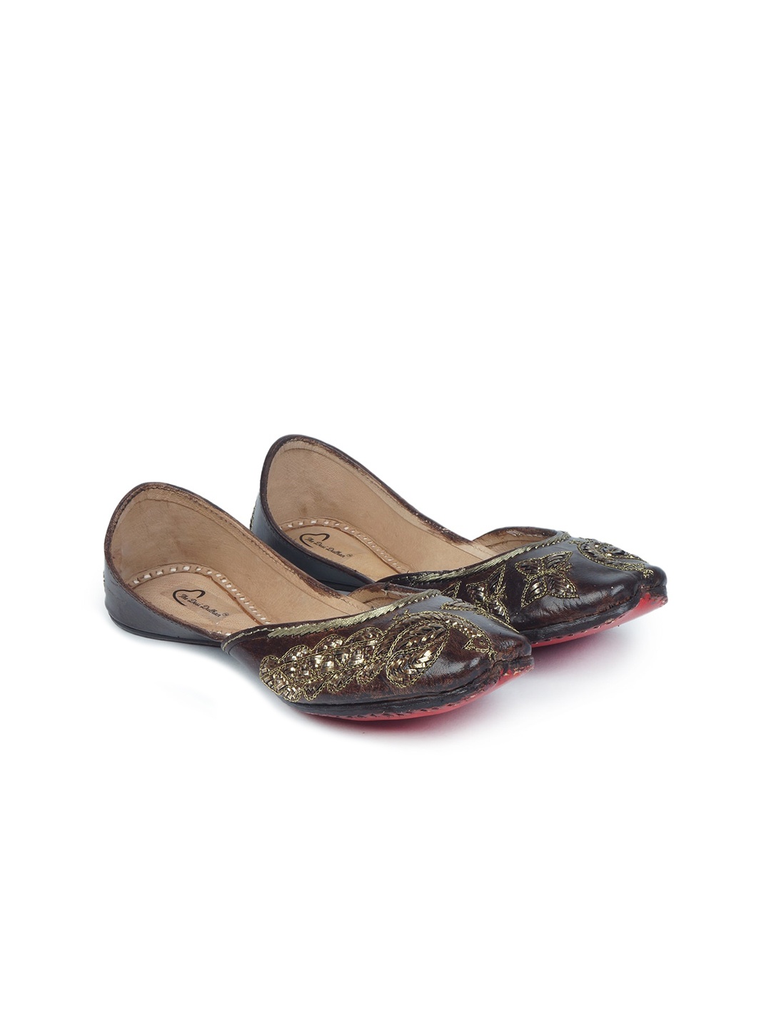 

The Desi Dulhan Women Brown Embellished Leather Ethnic Mojaris Flats