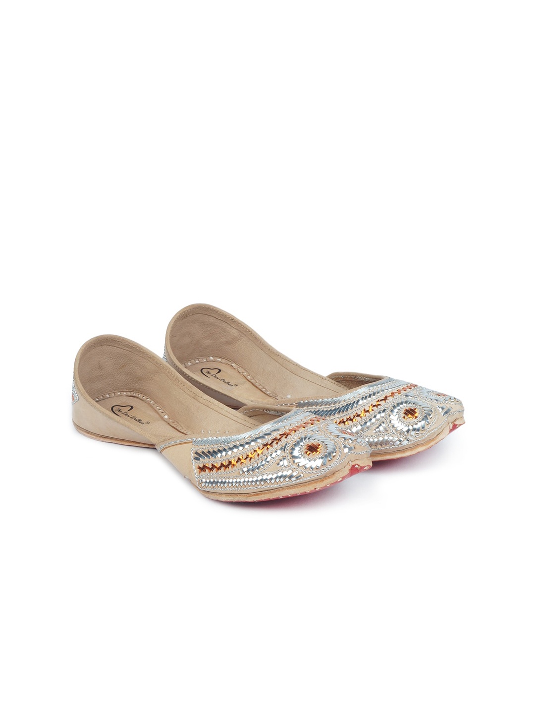 

The Desi Dulhan Women Cream-Coloured Embellished Leather Ethnic Mojaris Flats