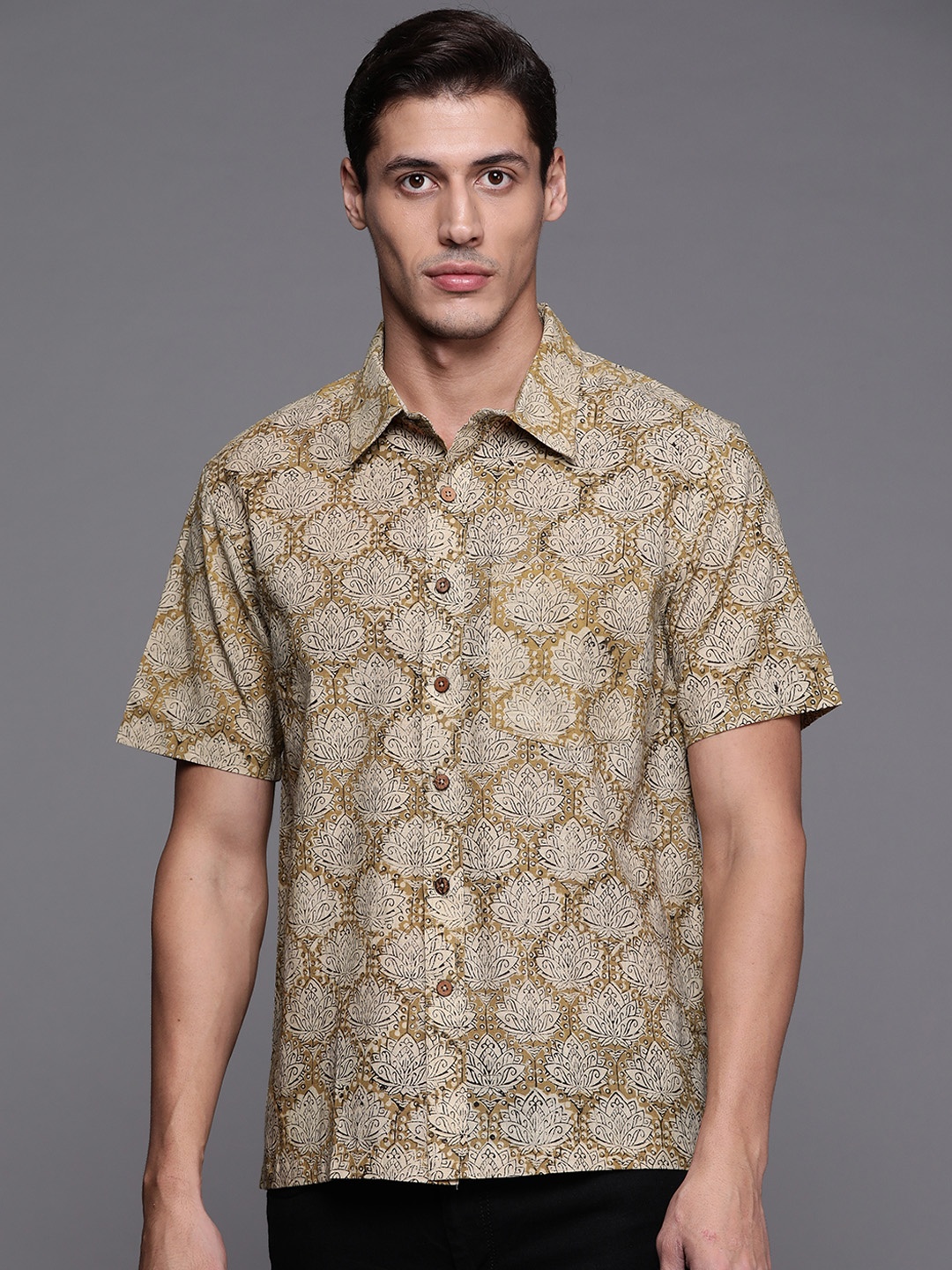 

Fabindia Men Beige & Green Pure Cotton Comfort Fit Printed Shirt