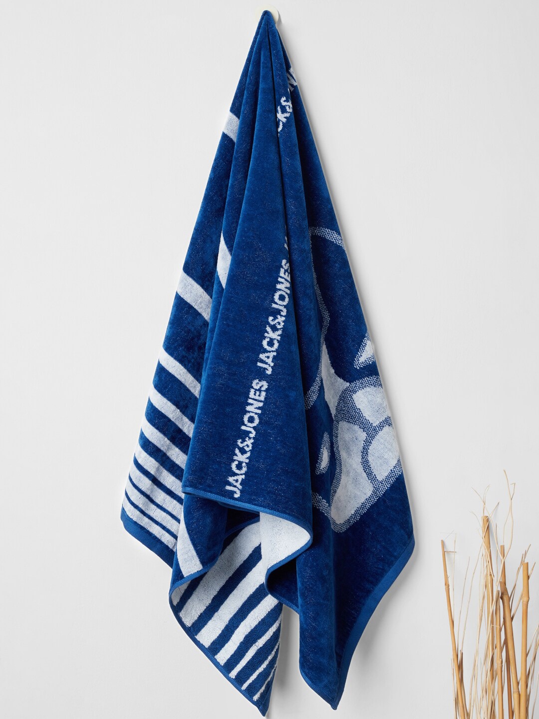 

Jack & Jones Men Blue & White Printed 500 GSM Cotton Bath Towel
