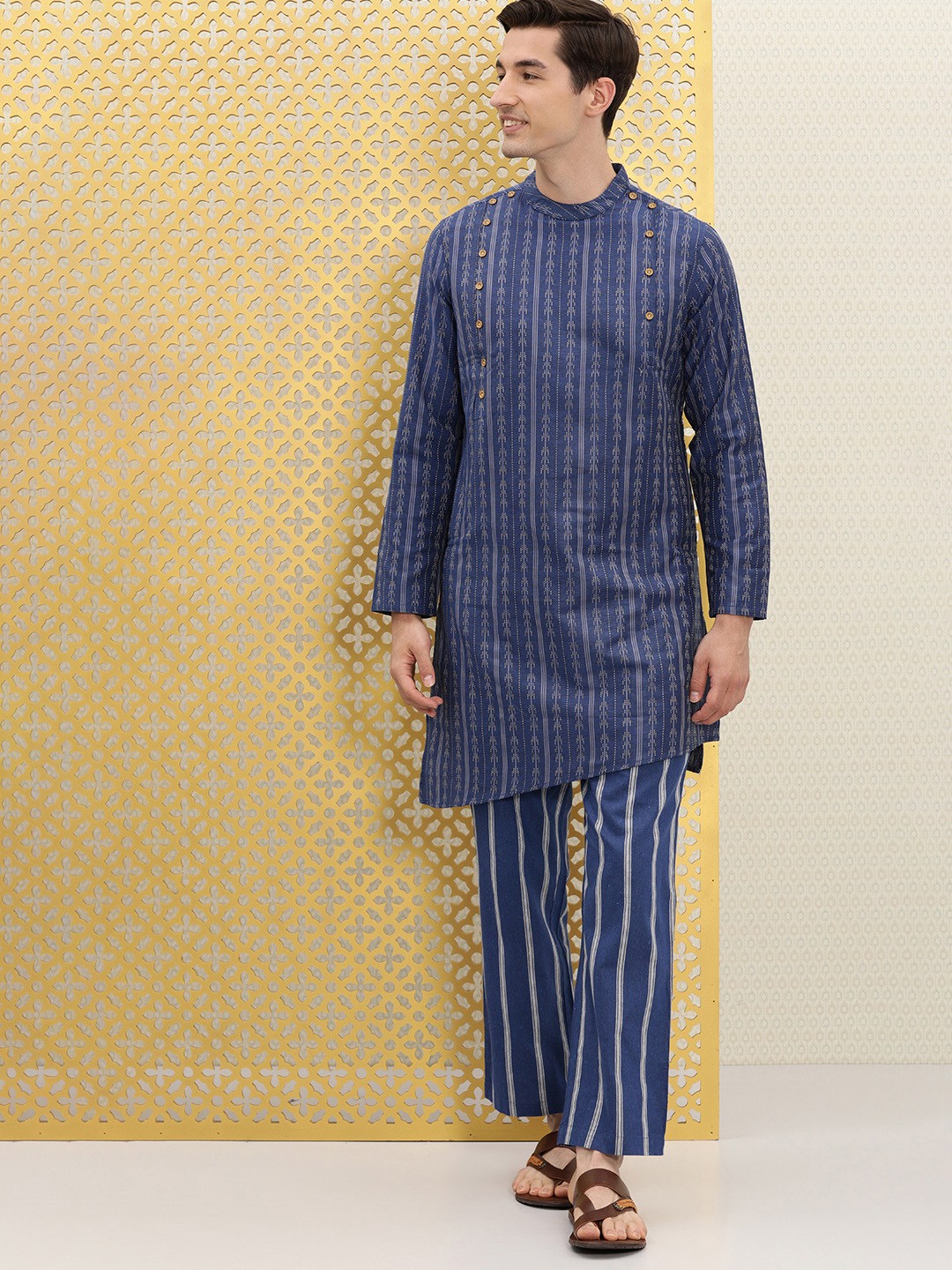 

Ode by House of Pataudi Men Blue Printed Kurta with Trousers