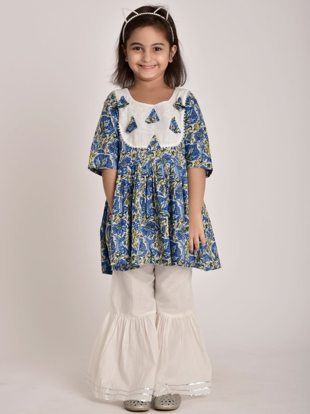 

CUTE LEMONS Girls Blue & White Floral Printed Pleated Pure Cotton Kurta with Sharara
