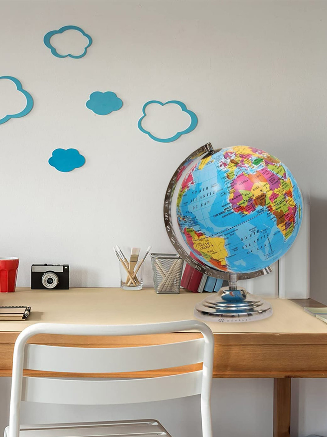 

Wembley Toys Earth Globe With Magnifying Glass, Multi