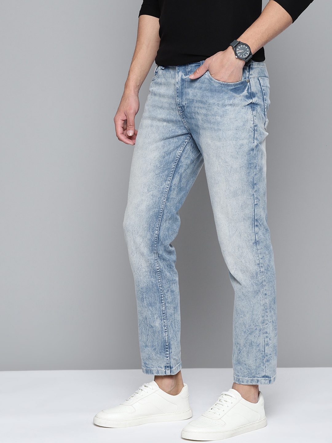

Mast & Harbour Men Blue Tapered Fit Light Fade Stretchable Jeans