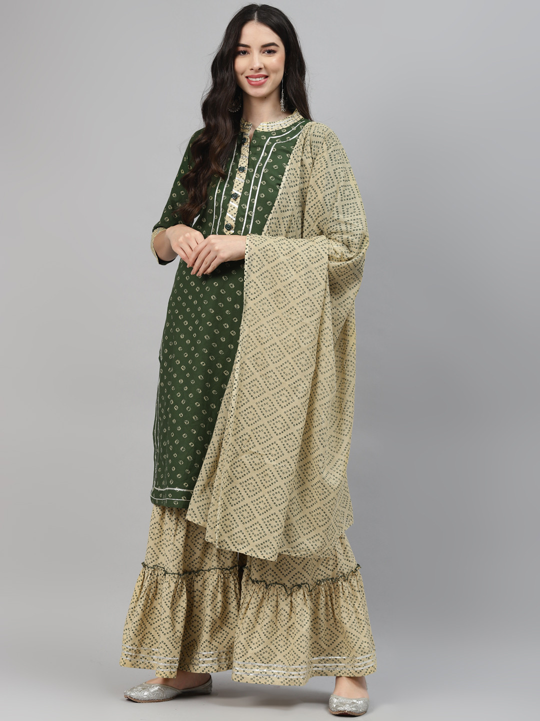 

HIGHLIGHT FASHION EXPORT Women Green Bandhani Printed Regular Kurta with Sharara & With Dupatta