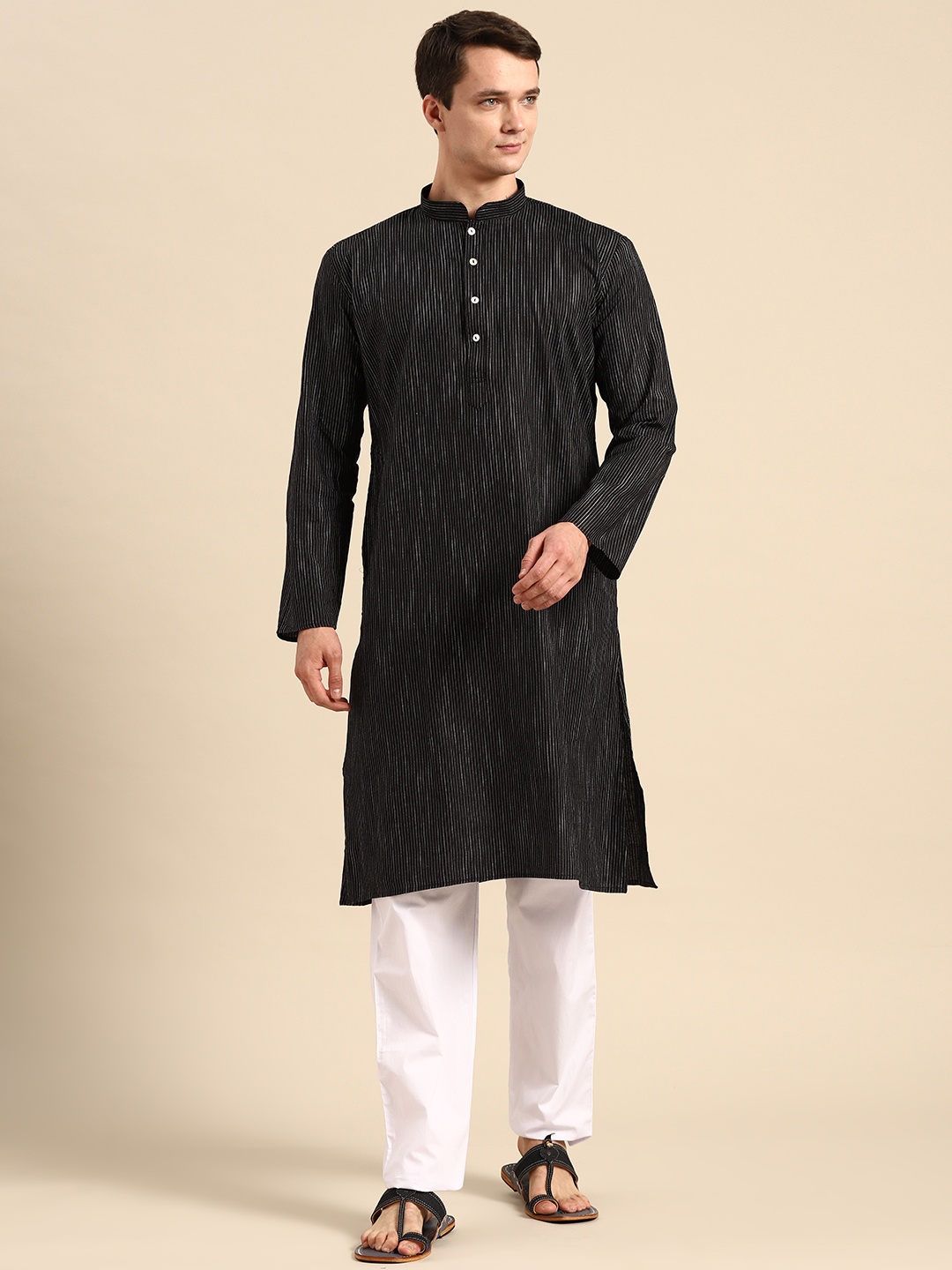 

RAJUBHAI HARGOVINDAS Men Black Striped Handloom Pure Cotton Kurta