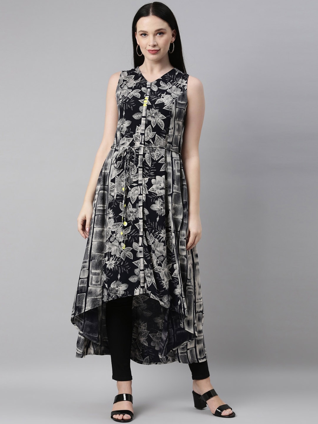 

Neerus Women Black Floral Printed Anarkali Kurta