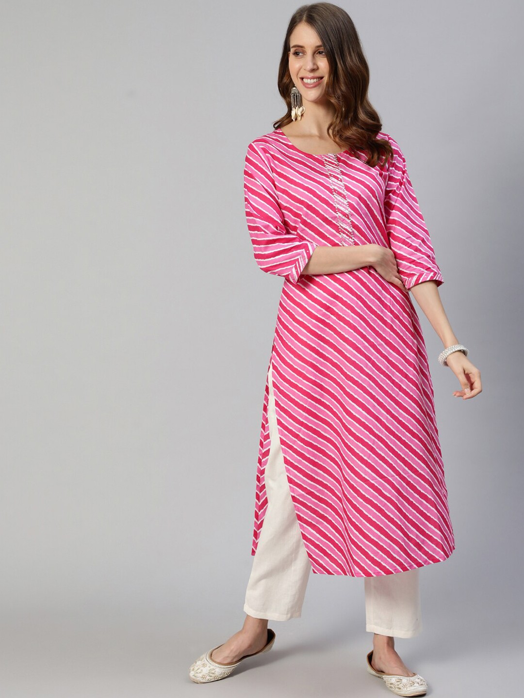 

Ishin Women Pink Leheriya Printed Regular Kurta