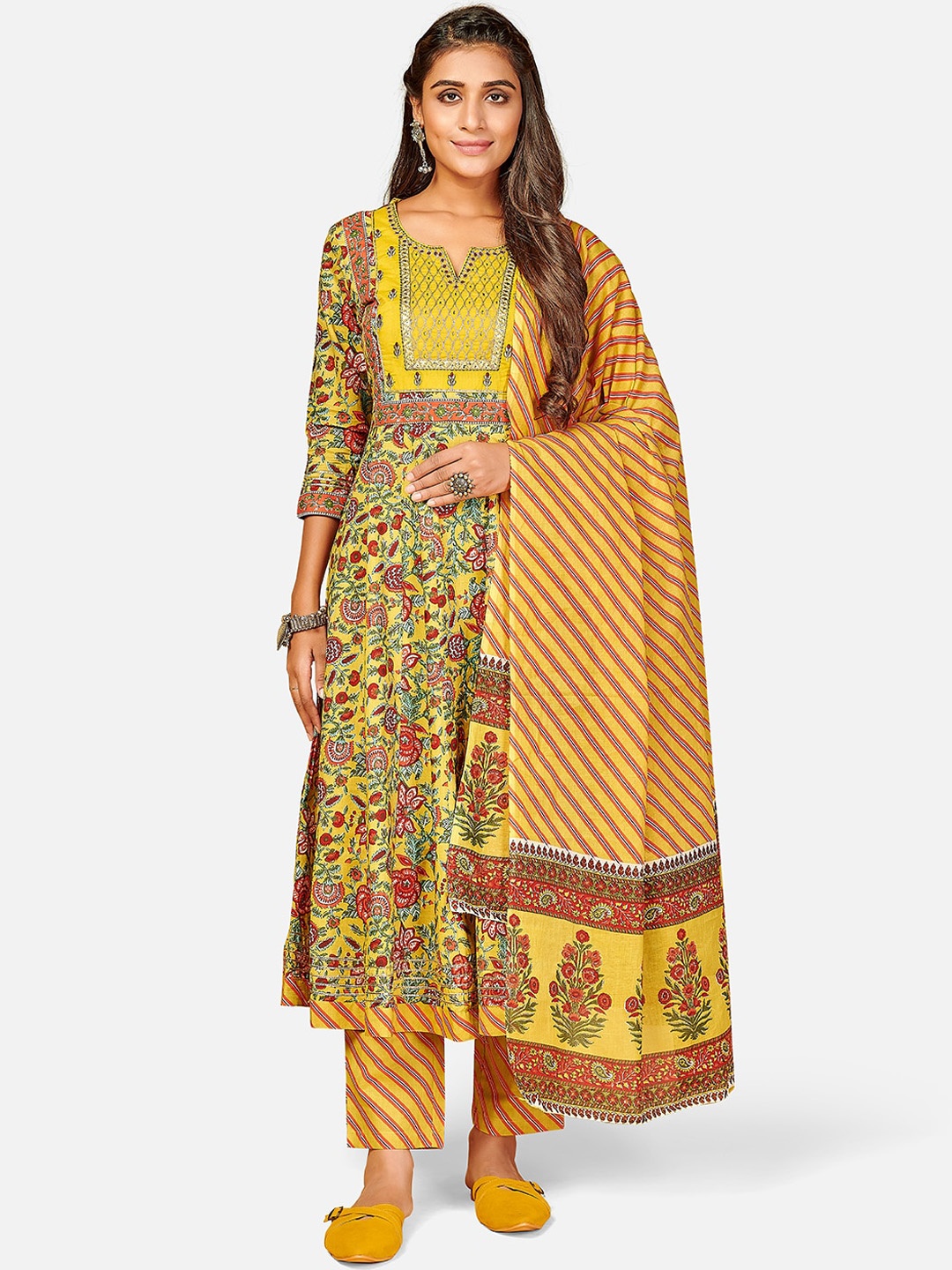 

Vbuyz Women Yellow Floral Printed Pure Cotton Kurta with Palazzos & Dupatta