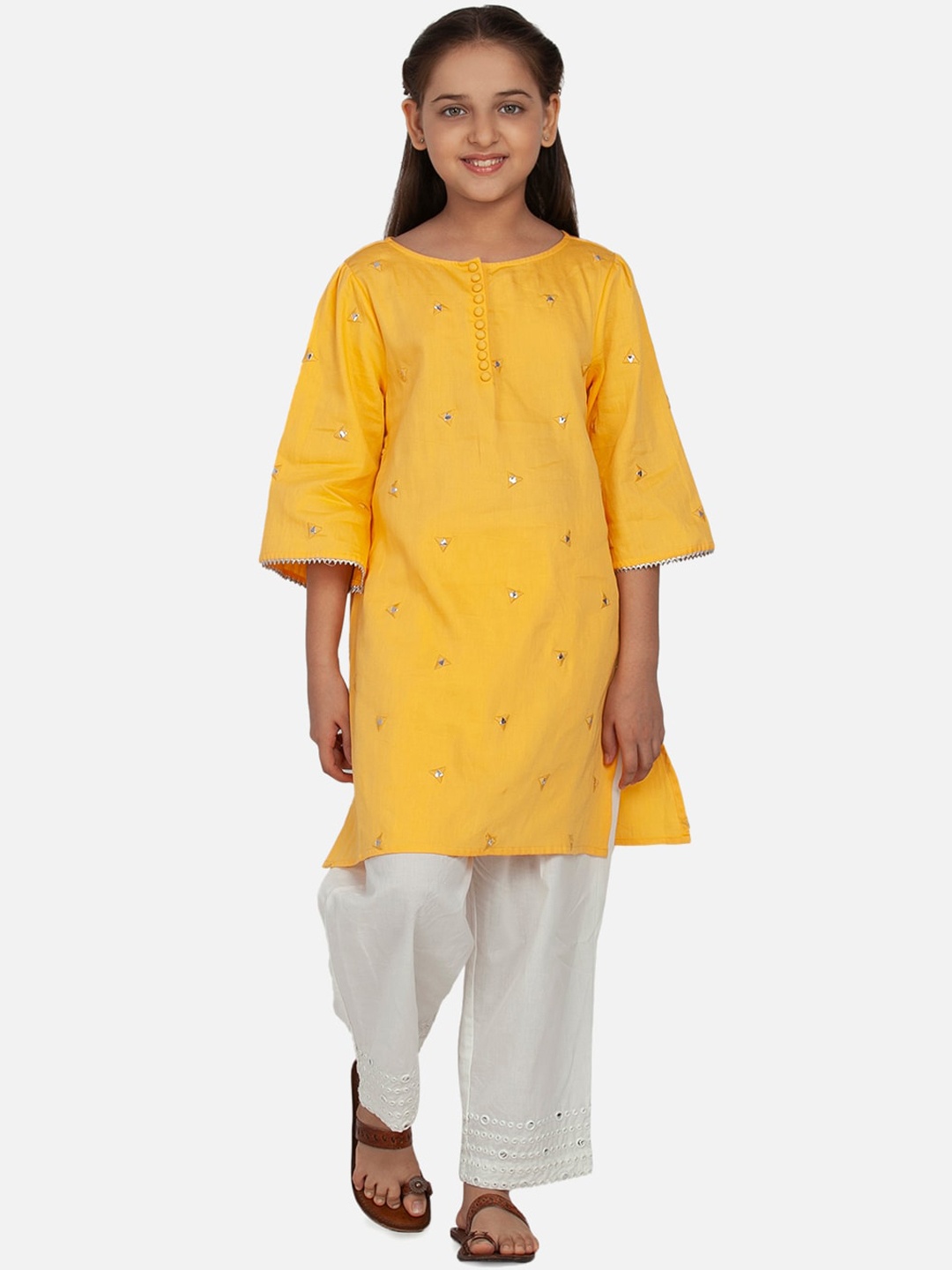 

BLANC9 Girls Yellow & White Floral Embroidered Regular Pure Cotton Kurta with Palazzos