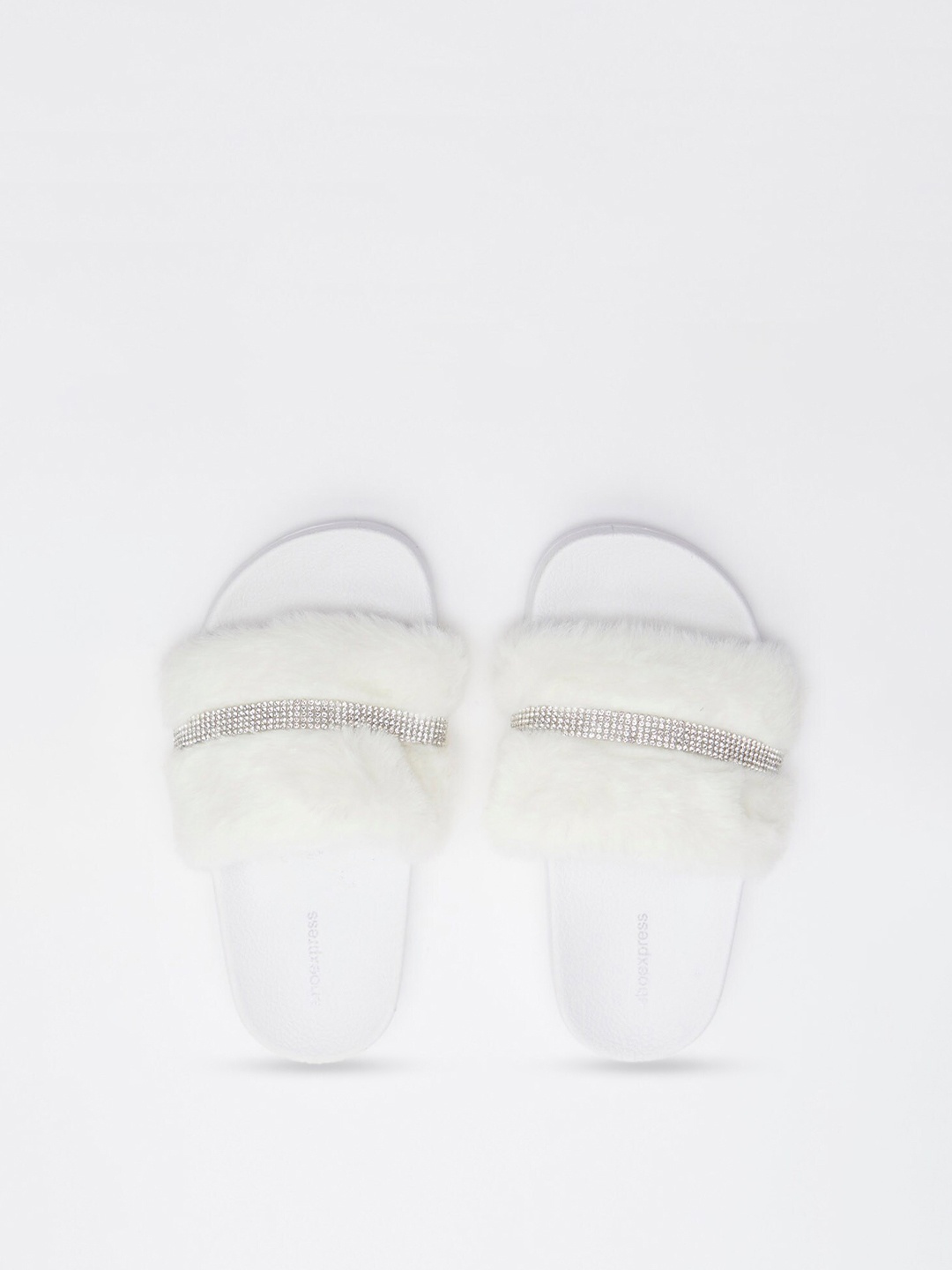 

shoexpress Girls White & Silver-Toned Embellished Plush Sliders