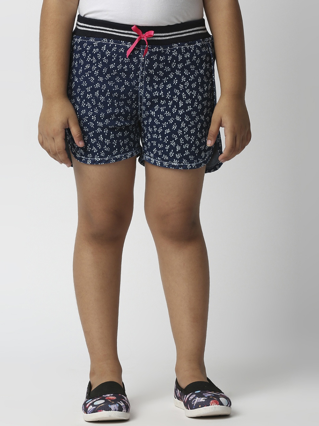 

High Star Girls Blue Floral Printed Slim Fit Regular Shorts