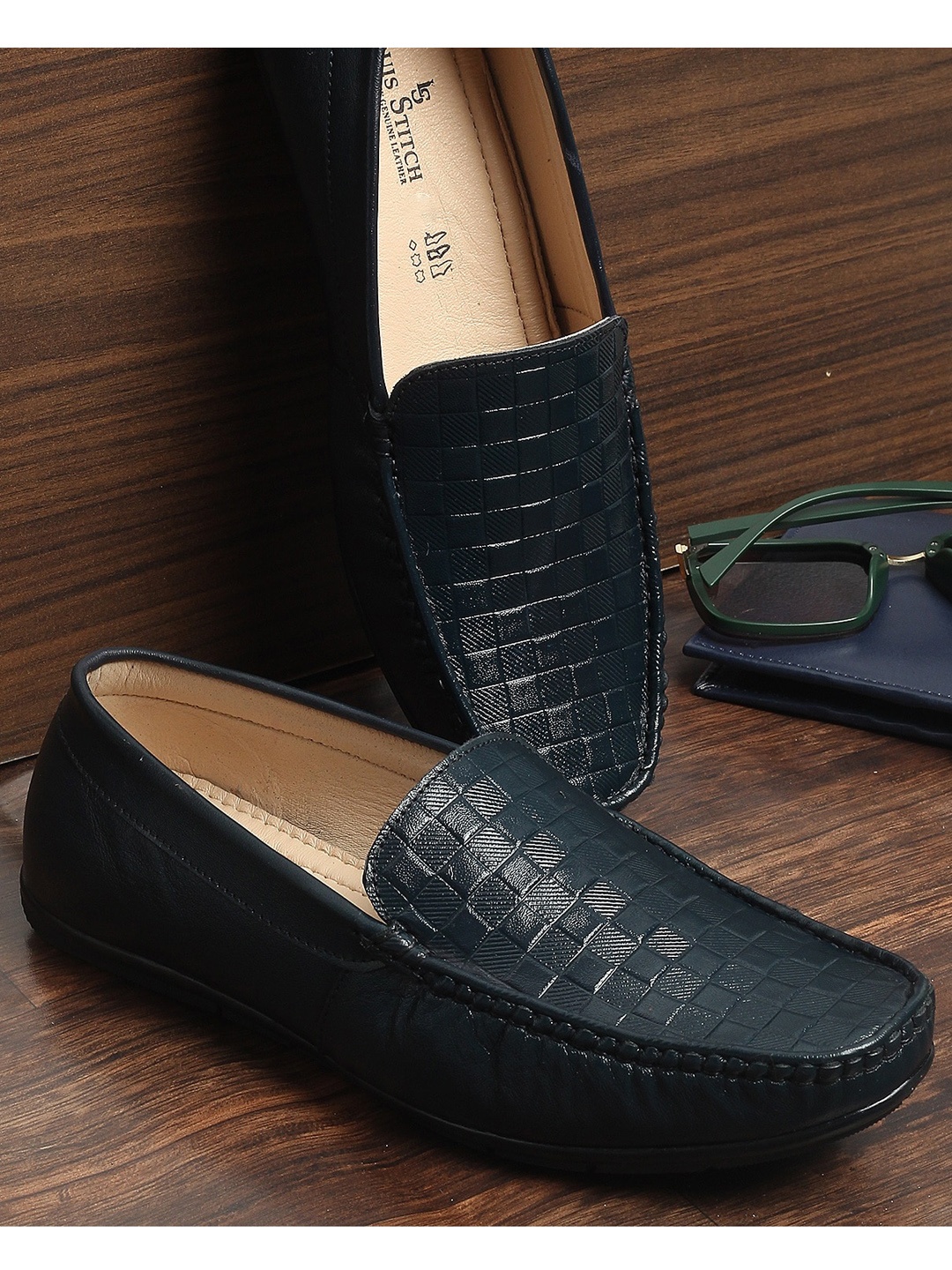 

LOUIS STITCH Men Blue Textured Leather Loafers