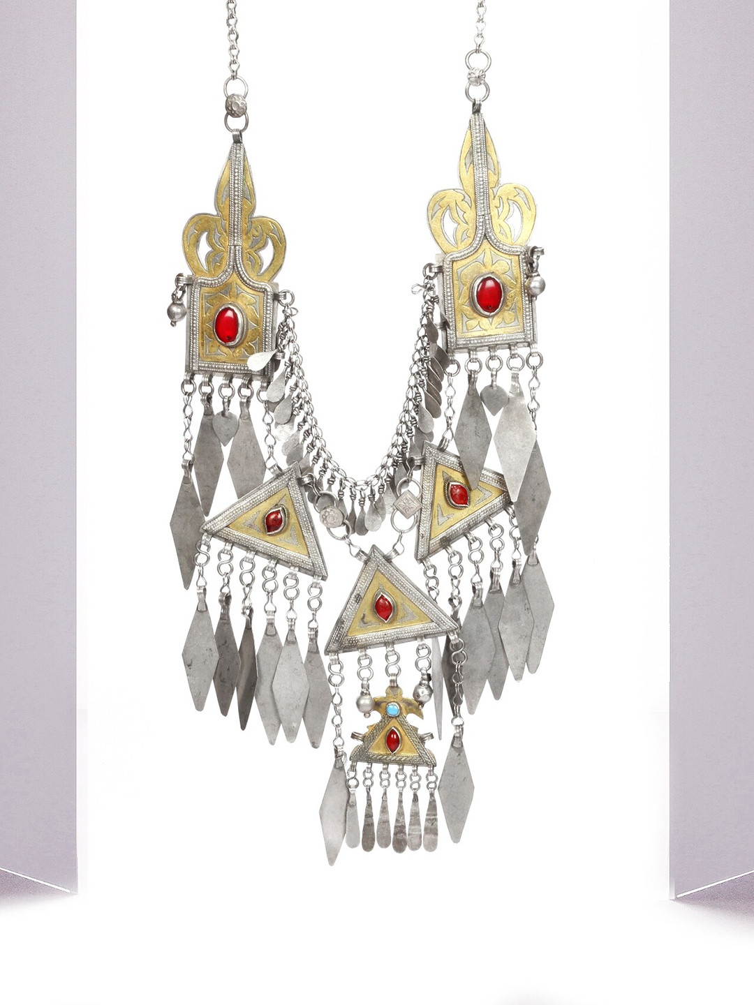 

SANGEETA BOOCHRA Silver-Toned & Gold-Toned Silver Gold-Plated Handcrafted Necklace