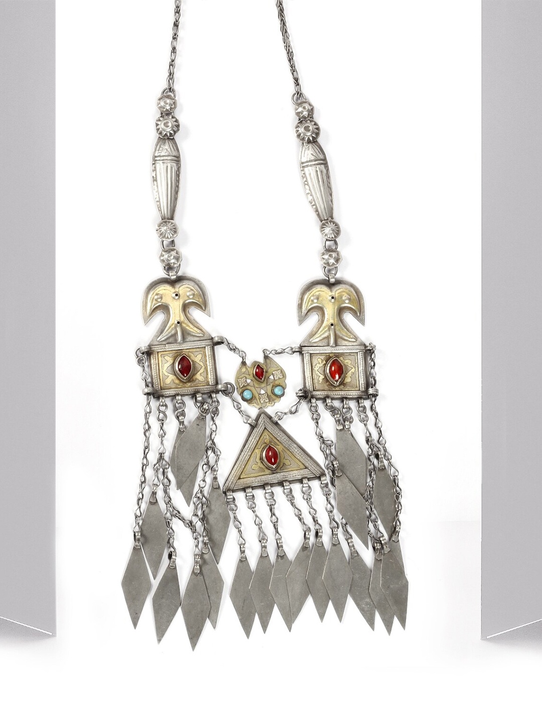 

SANGEETA BOOCHRA Silver-Toned & Red Silver Silver-Plated Handcrafted Necklace