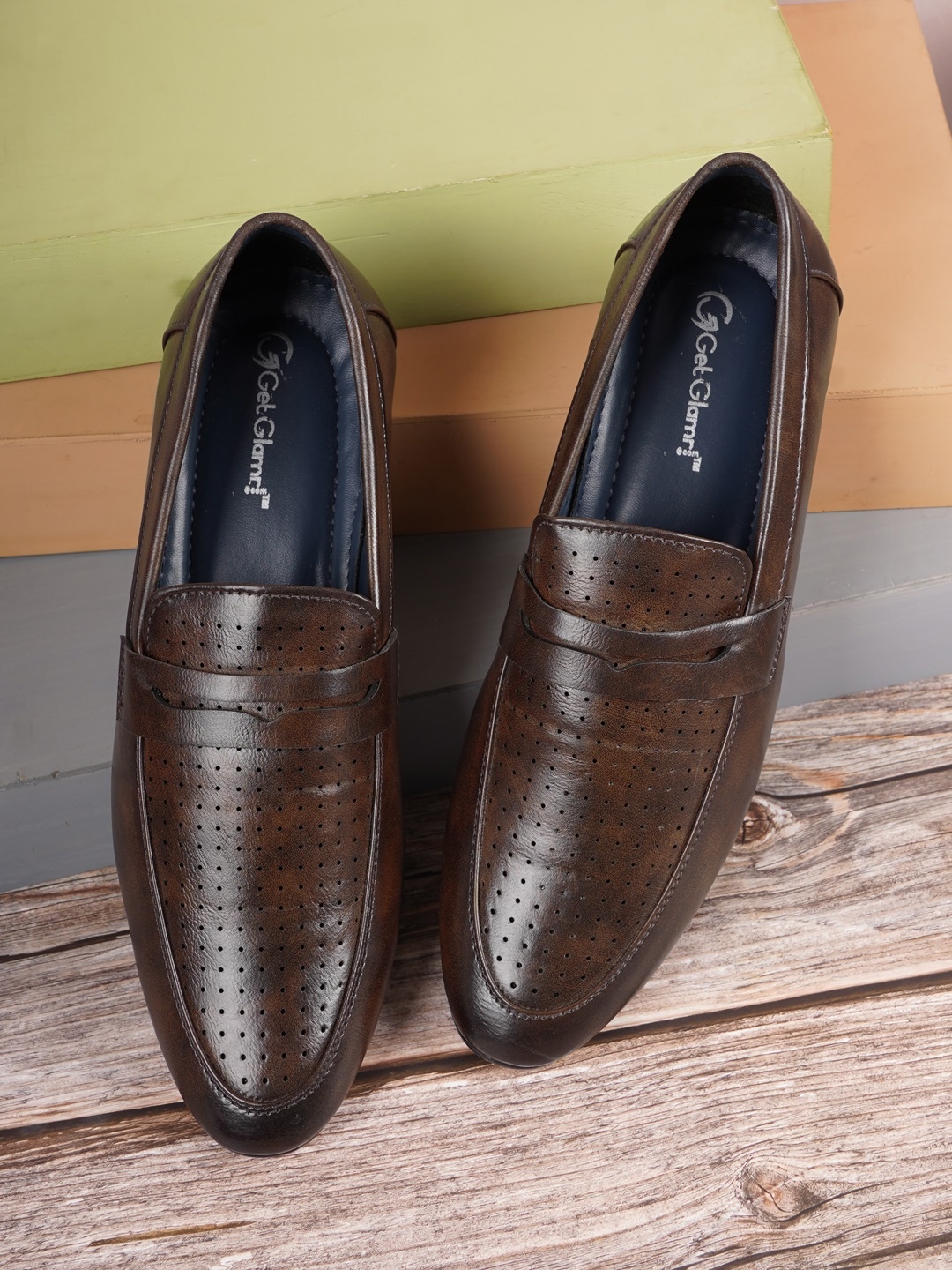 

Get Glamr Men Brown Loafers