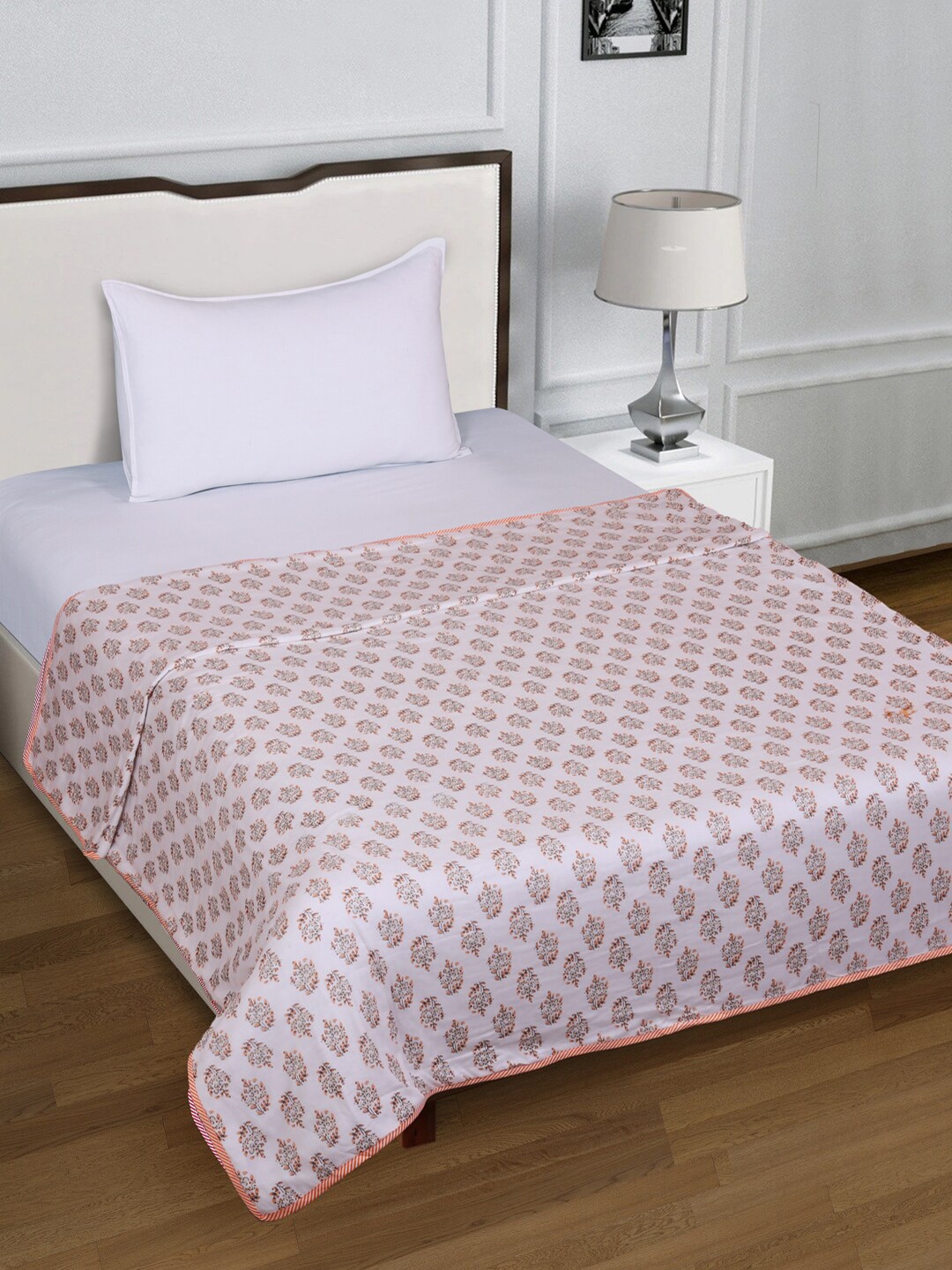 

ROMEE Off White & Orange Floral AC Room 300 GSM Single Bed Dohar