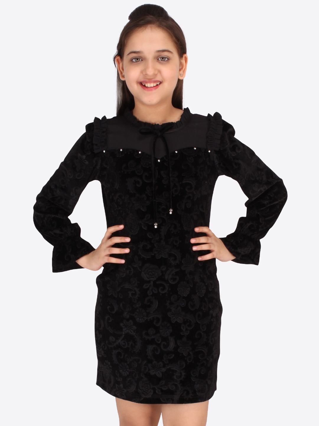 

CUTECUMBER Black Sheath Dress