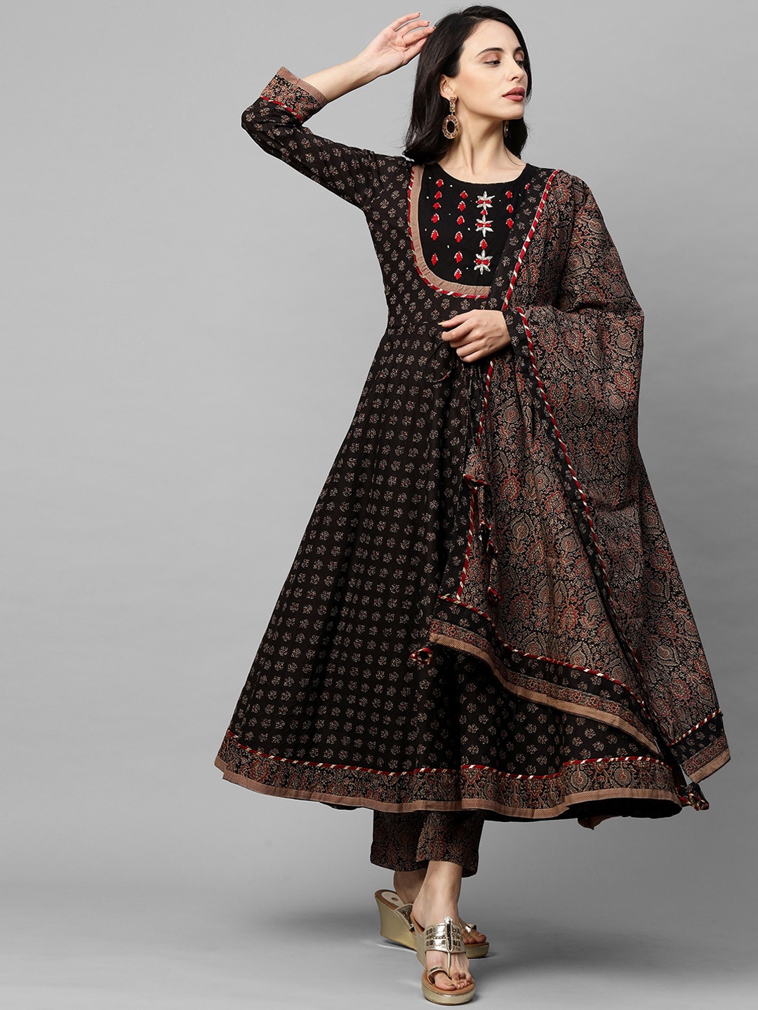 

FASHOR Women Black Floral Printed Regular Pure Cotton Kurta with Trousers & Dupatta