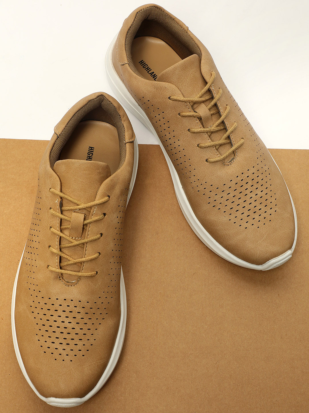 

HIGHLANDER Men Lace-Up Sneakers, Beige