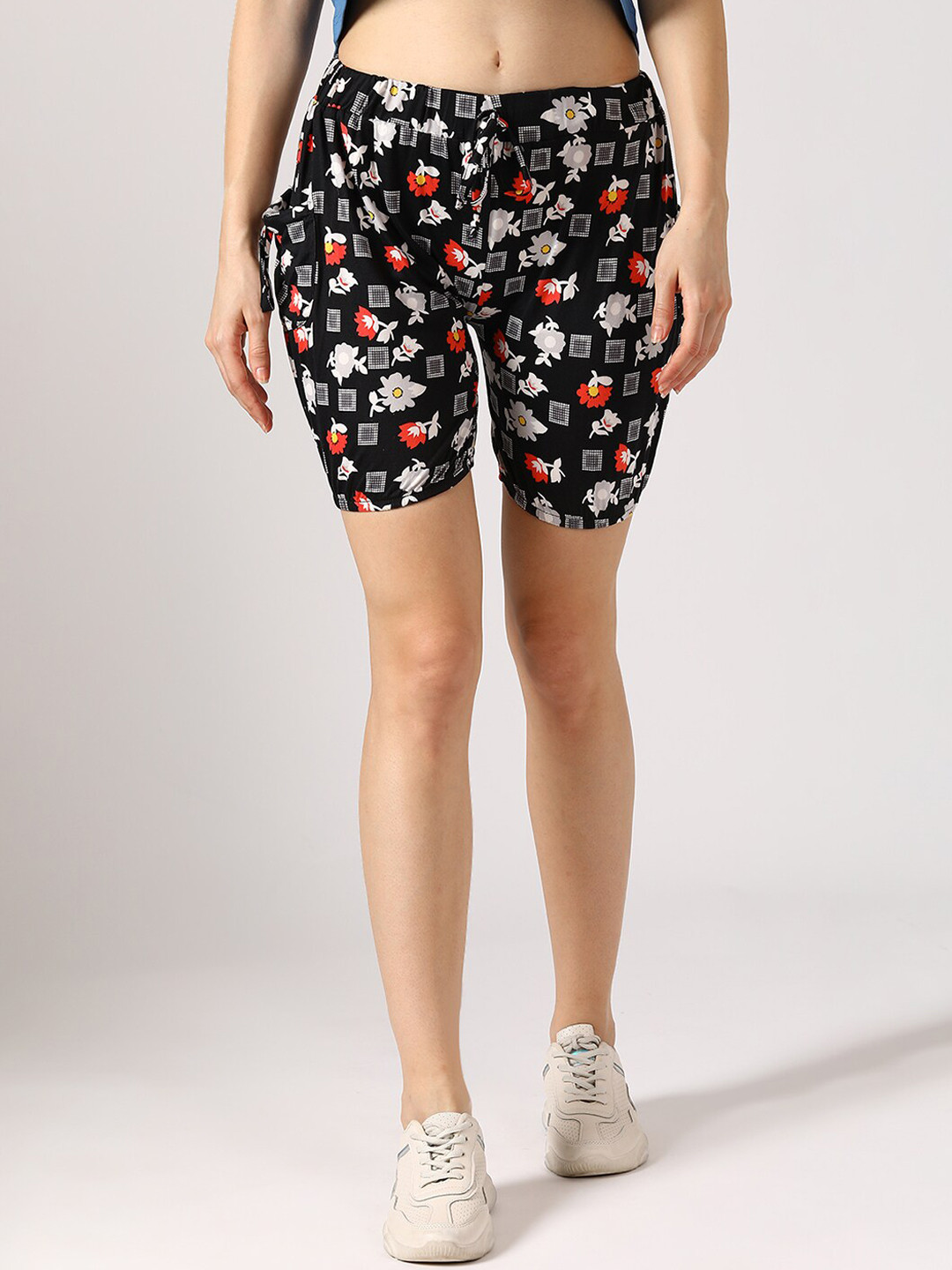 

V2 Value & Variety Women Black Floral Printed Regular Shorts