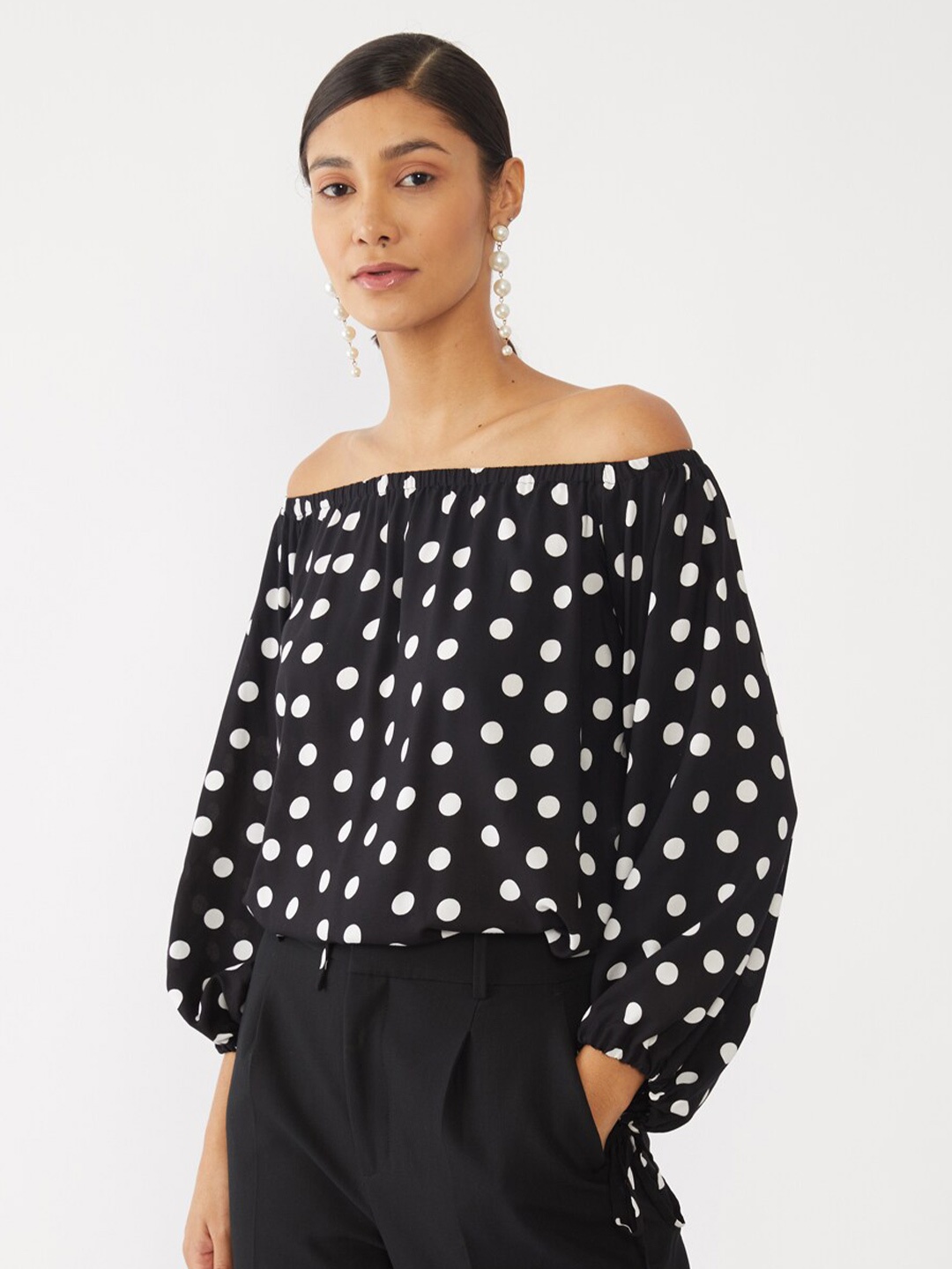 

Zink London Black & White Polka Dotted Off-Shoulder Bardot Top