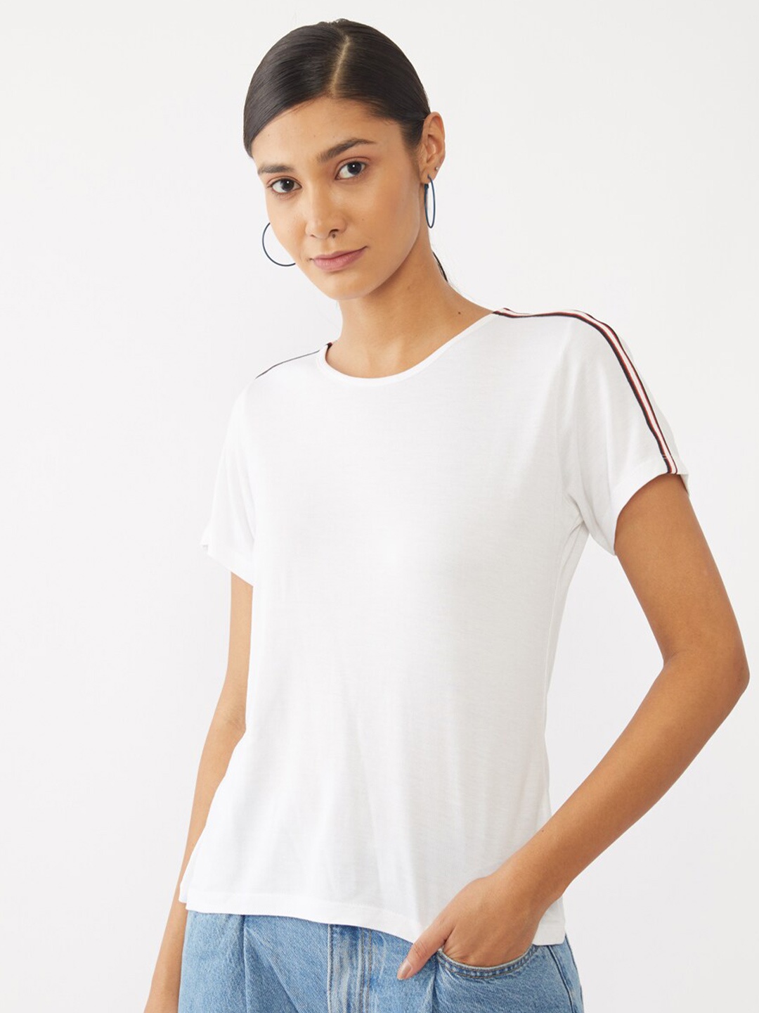 

Zink London White Extended Sleeves Regular Top