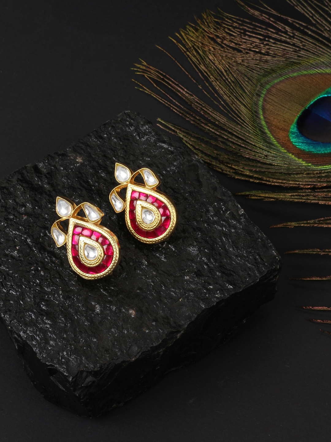 

SANGEETA BOOCHRA Gold-Toned Oval Studs Earrings