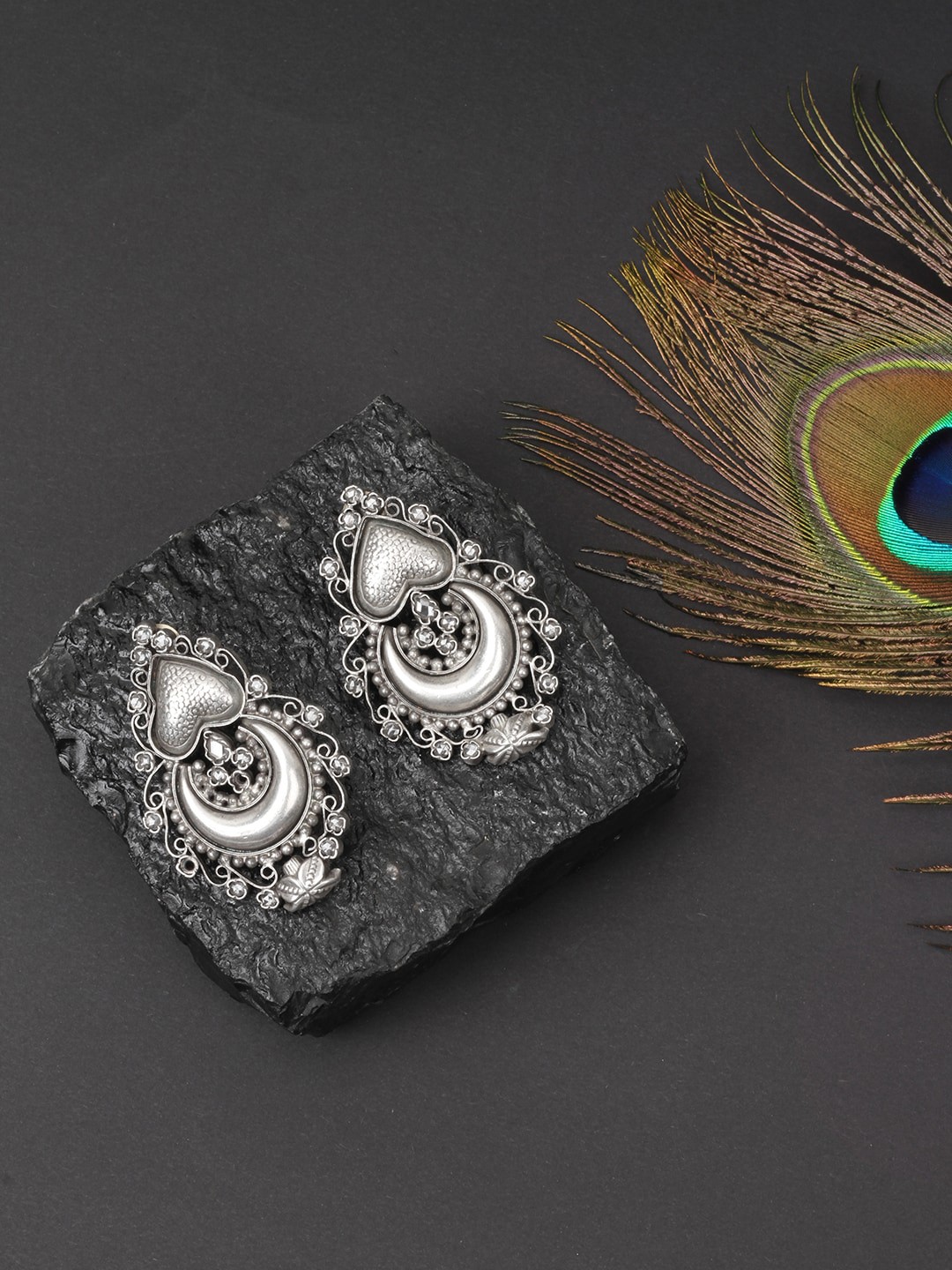 

SANGEETA BOOCHRA Silver-Toned Crescent Shaped Studs Earrings