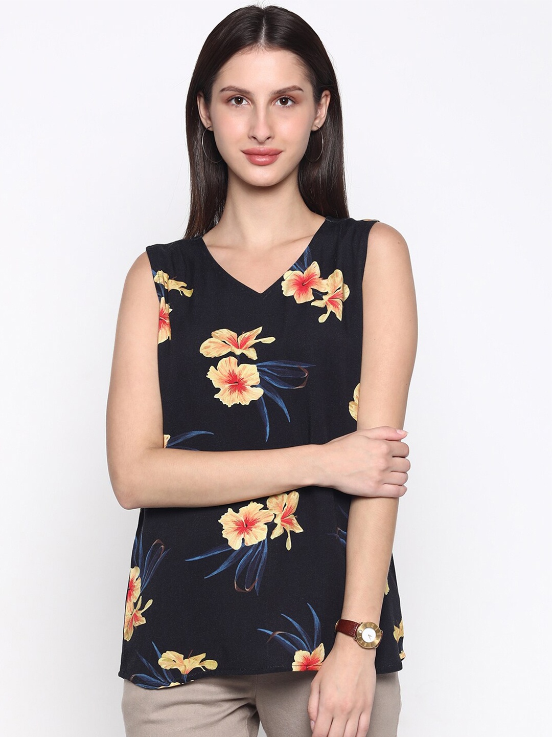 

CINNAMON CLOSET Black Floral Regular Top