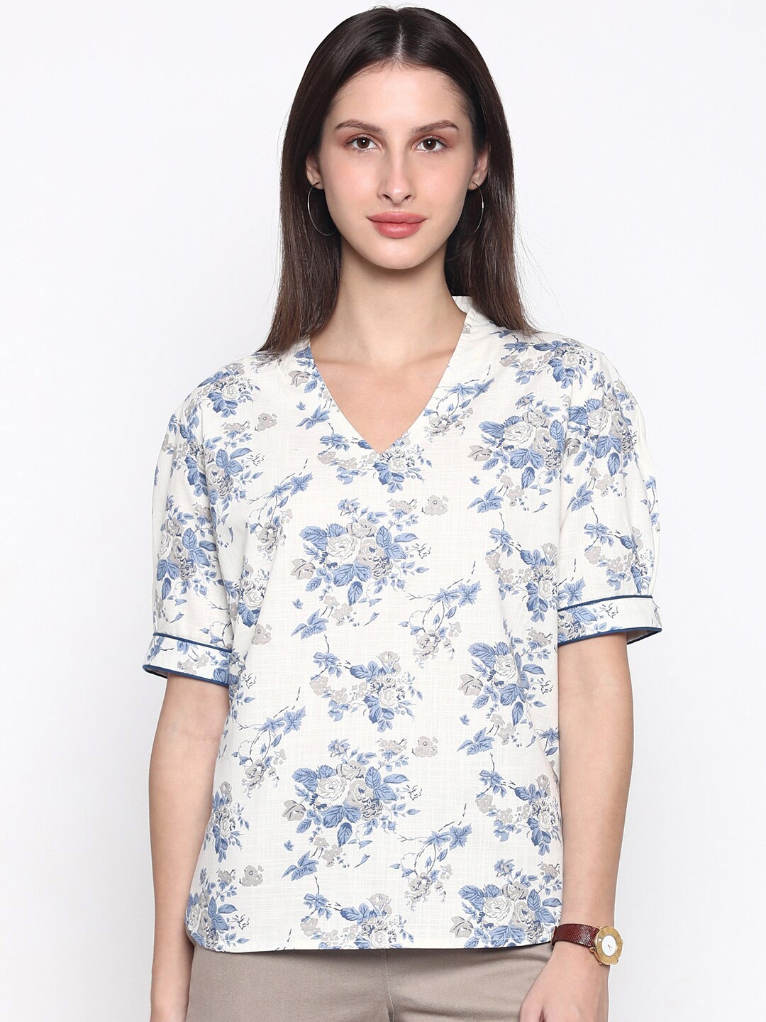 

CINNAMON CLOSET White Floral Regular Top