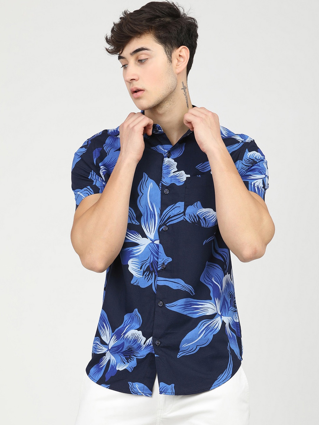 

HIGHLANDER Men Black & Blue Slim Fit Floral Printed Casual Shirt