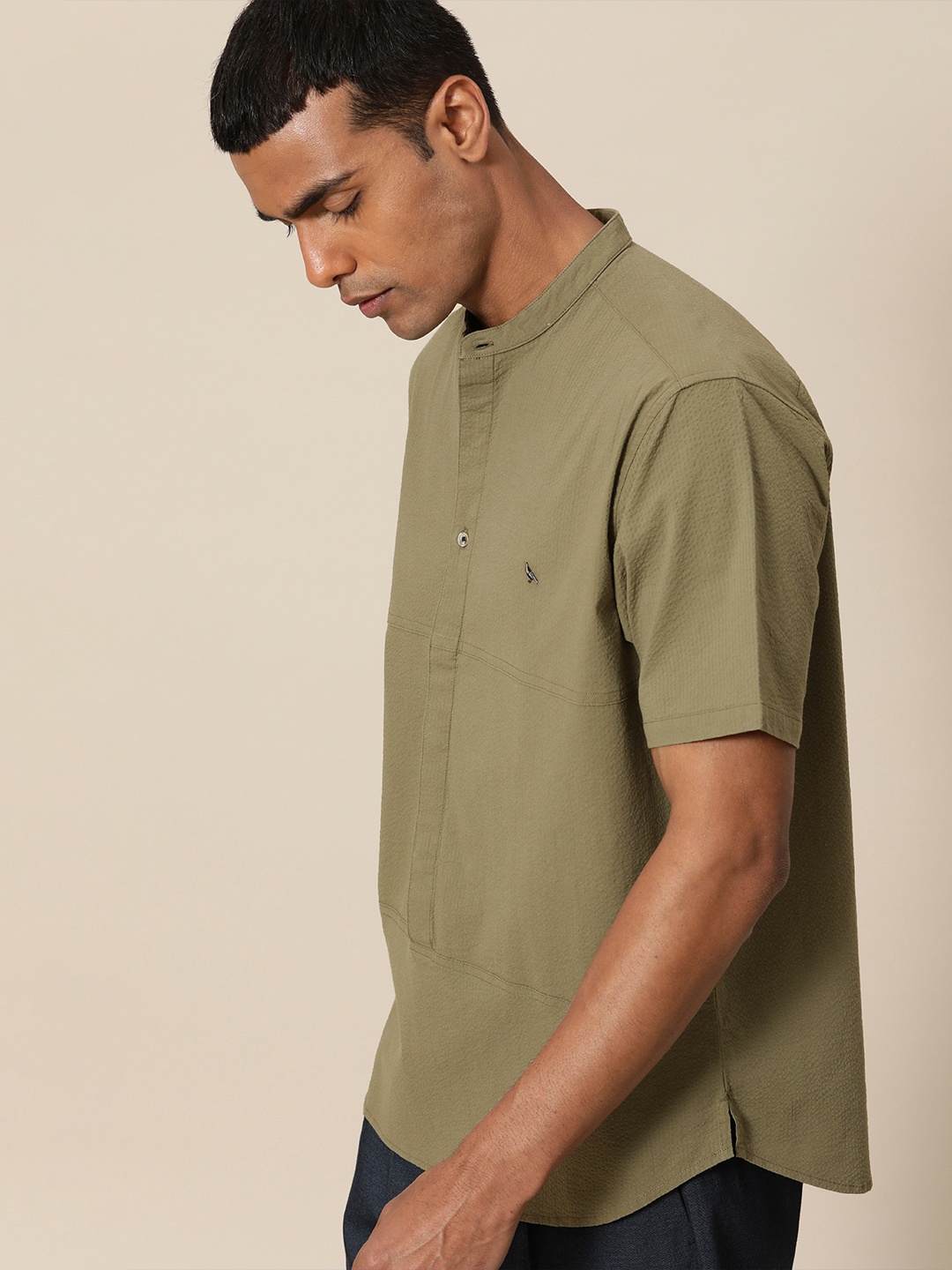 

Mr Bowerbird Men Olive Green Liberal Fit Solid Seersucker Casual Shirt