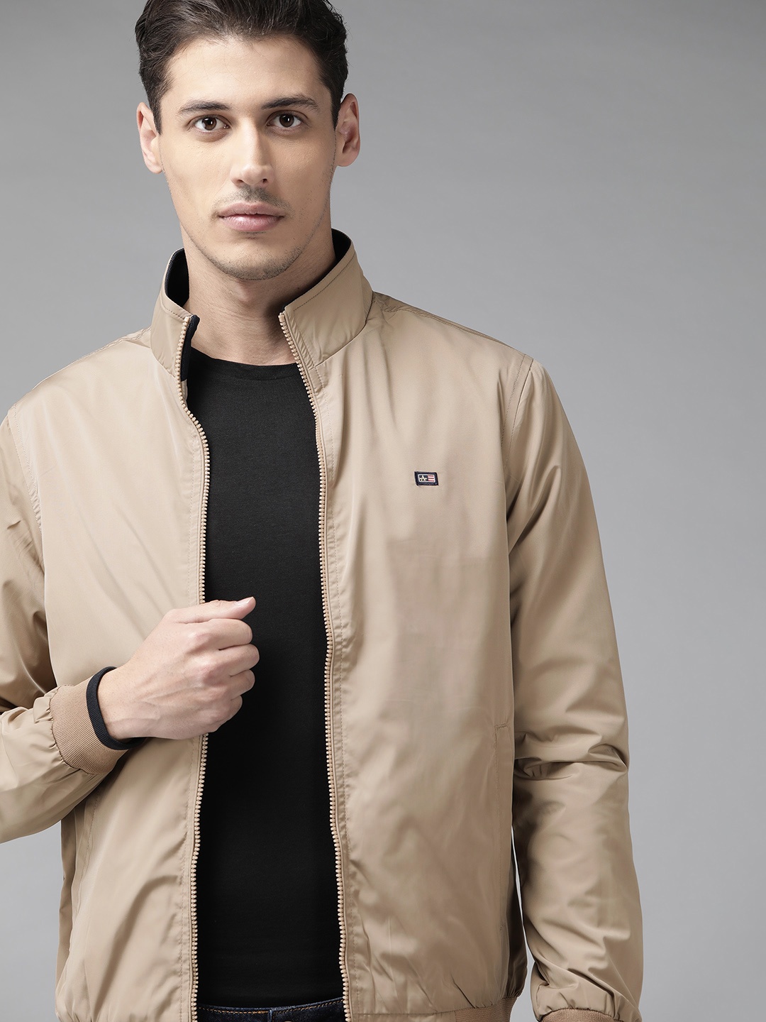 

Arrow Men Beige Solid Tailored Jacket