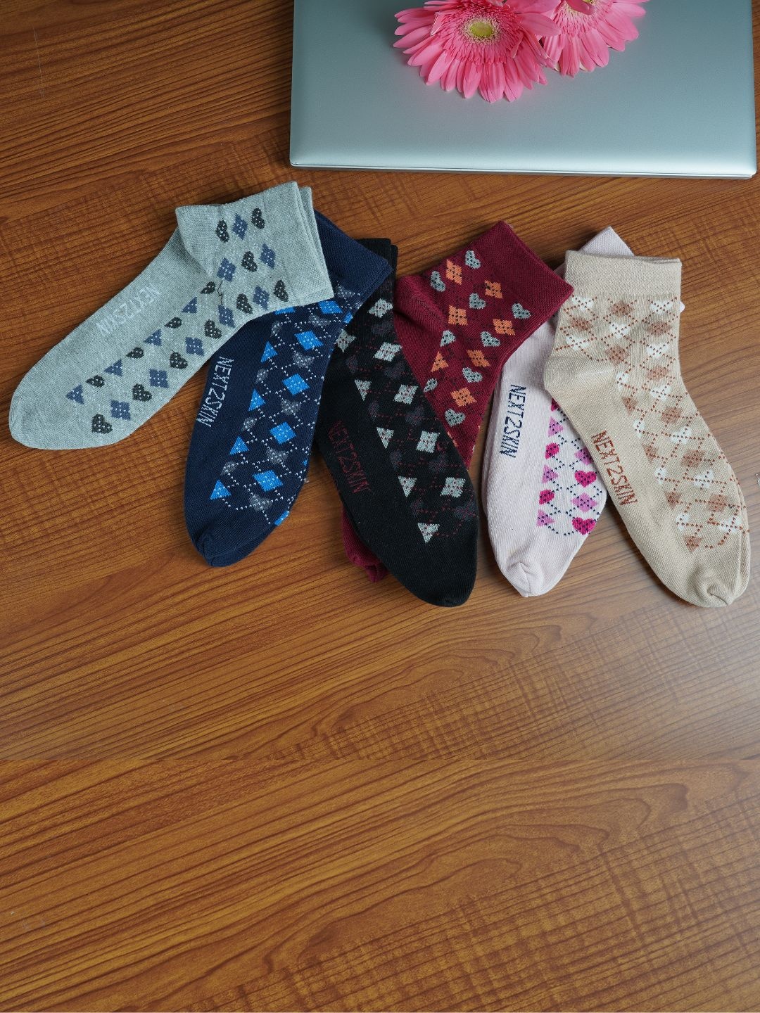 

N2S NEXT2SKIN Women Pack of 6 Assorted Cotton Ankle-Length Thumb Socks, Pink