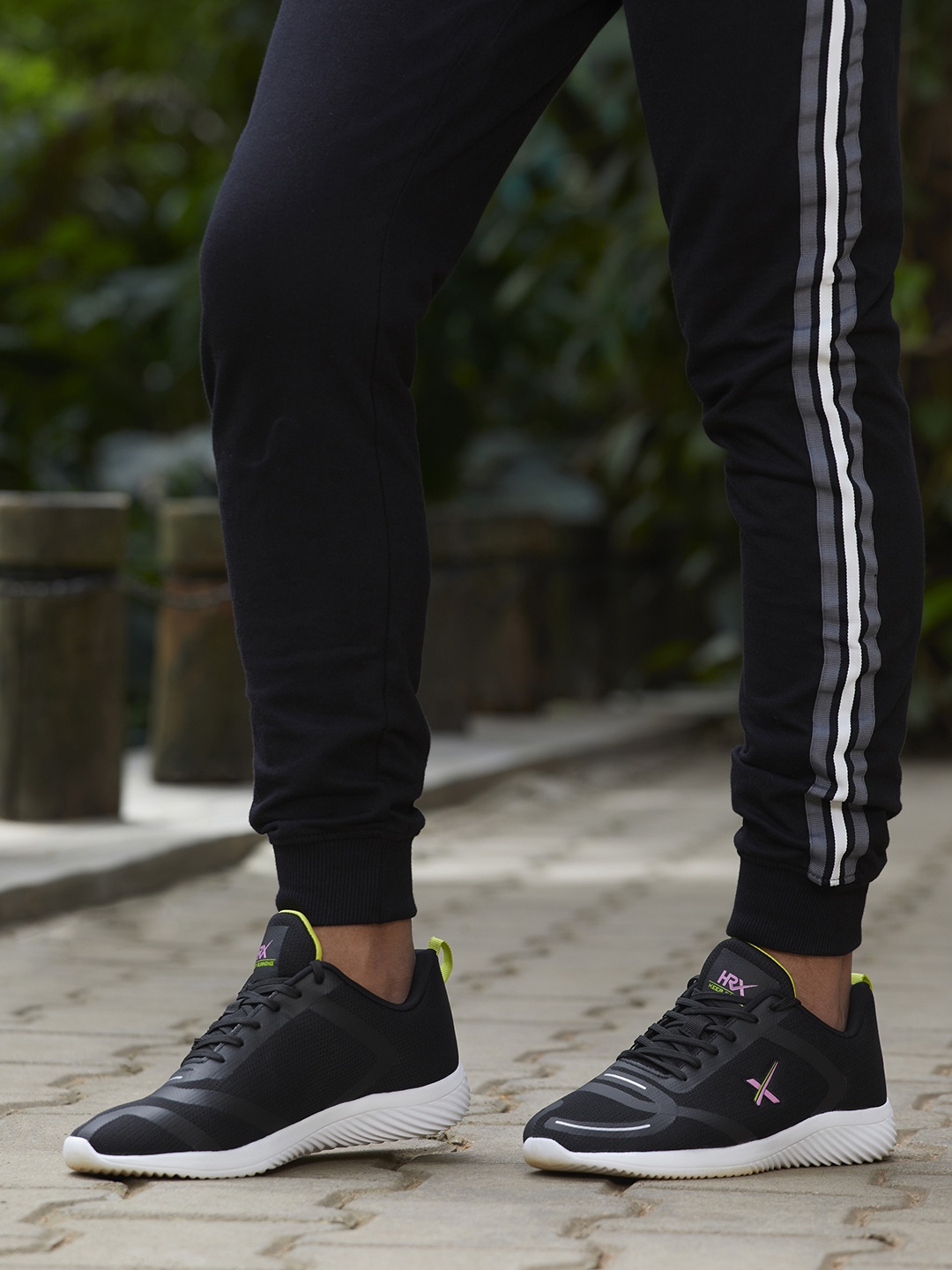 

HRX by Hrithik Roshan Women Black Front Runner Shoes