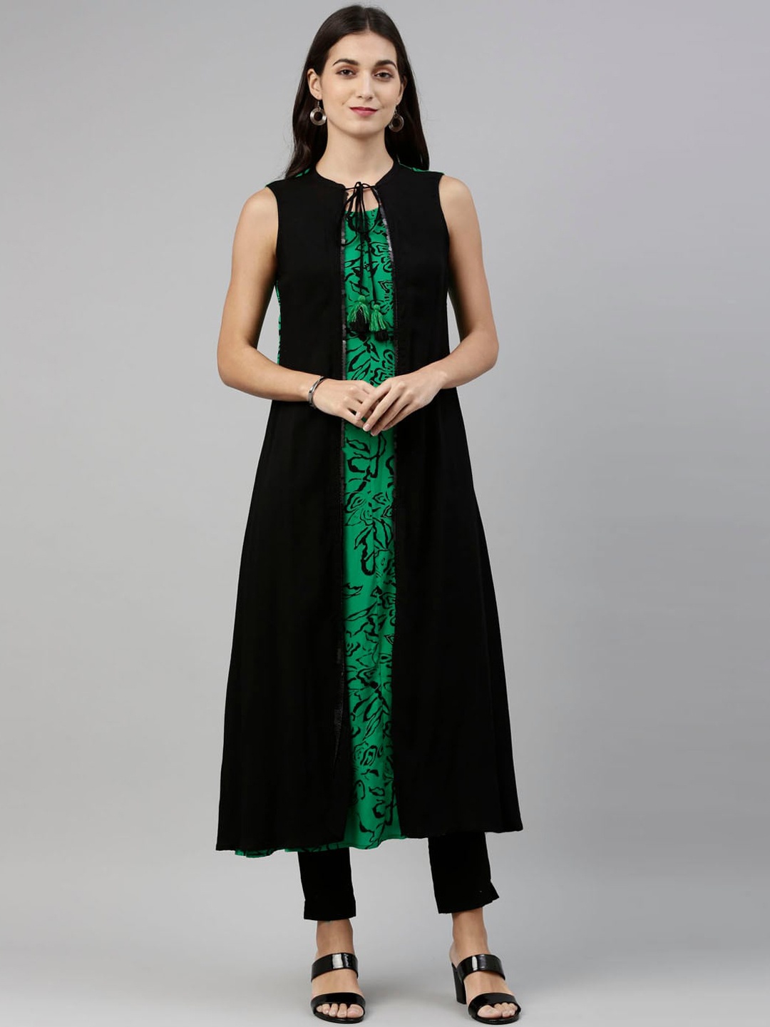 

Neerus Women Green Embroidered Keyhole Neck Floral Kurta
