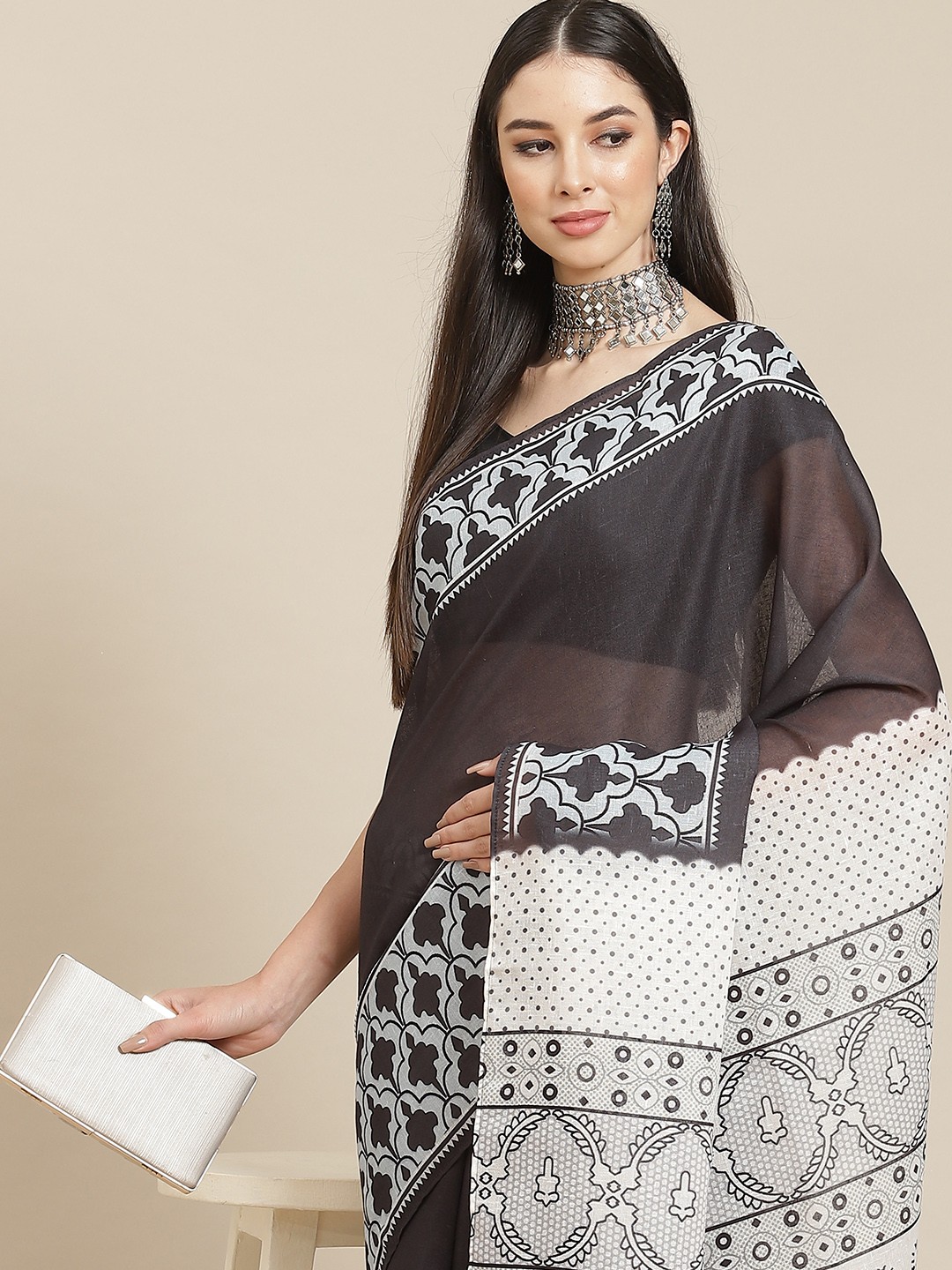 

Anouk Black & White Linen Blend Saree