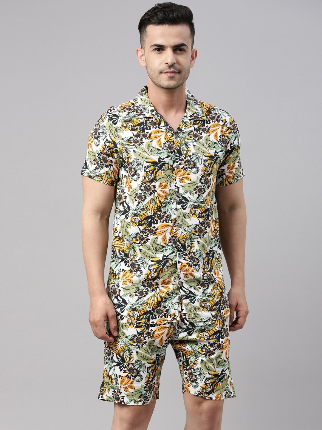 

Bushirt Men White & Blue Printed Night Suit