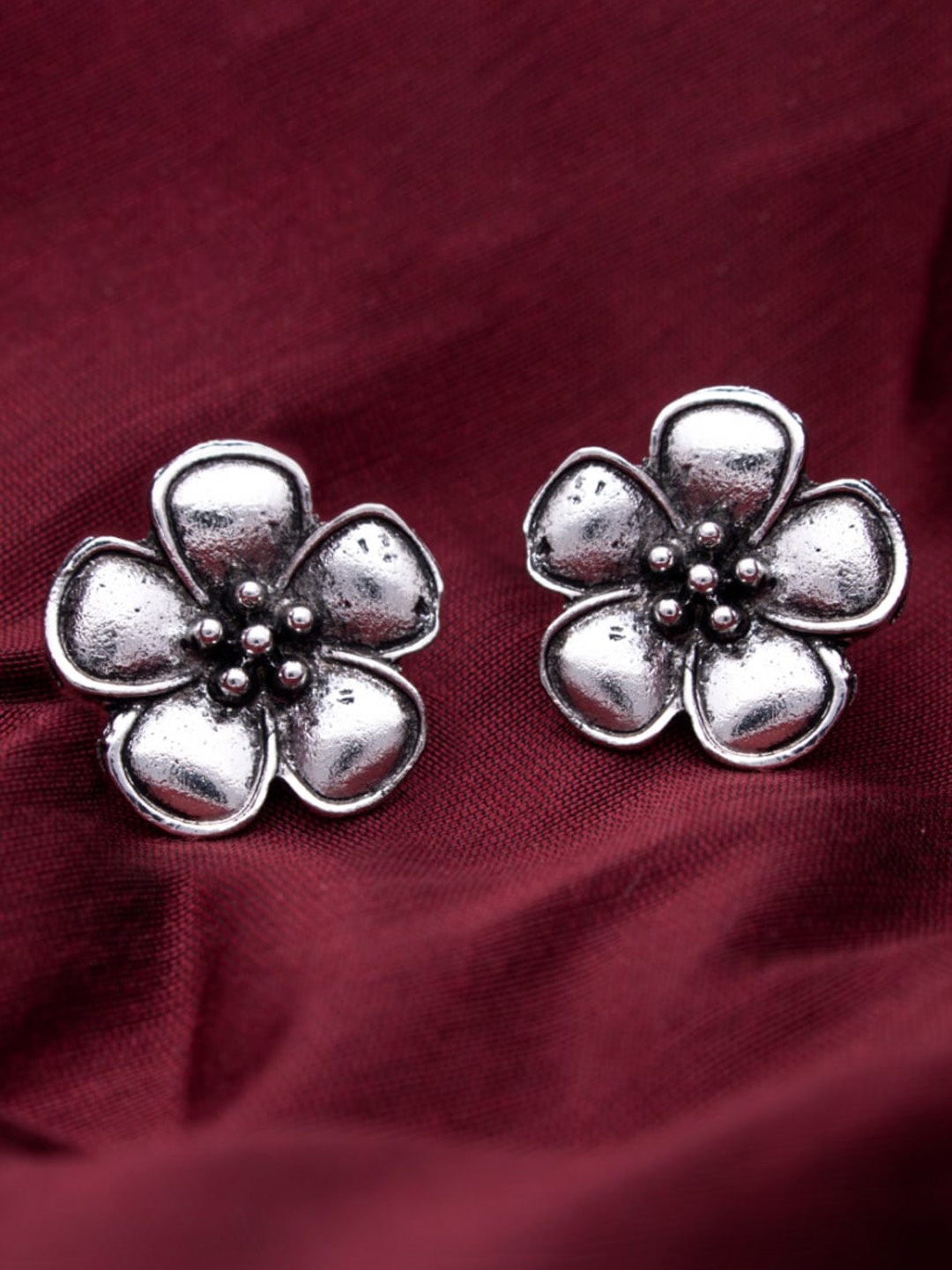 

MORKANTH JEWELLERY Silver-Toned Contemporary Studs Earrings